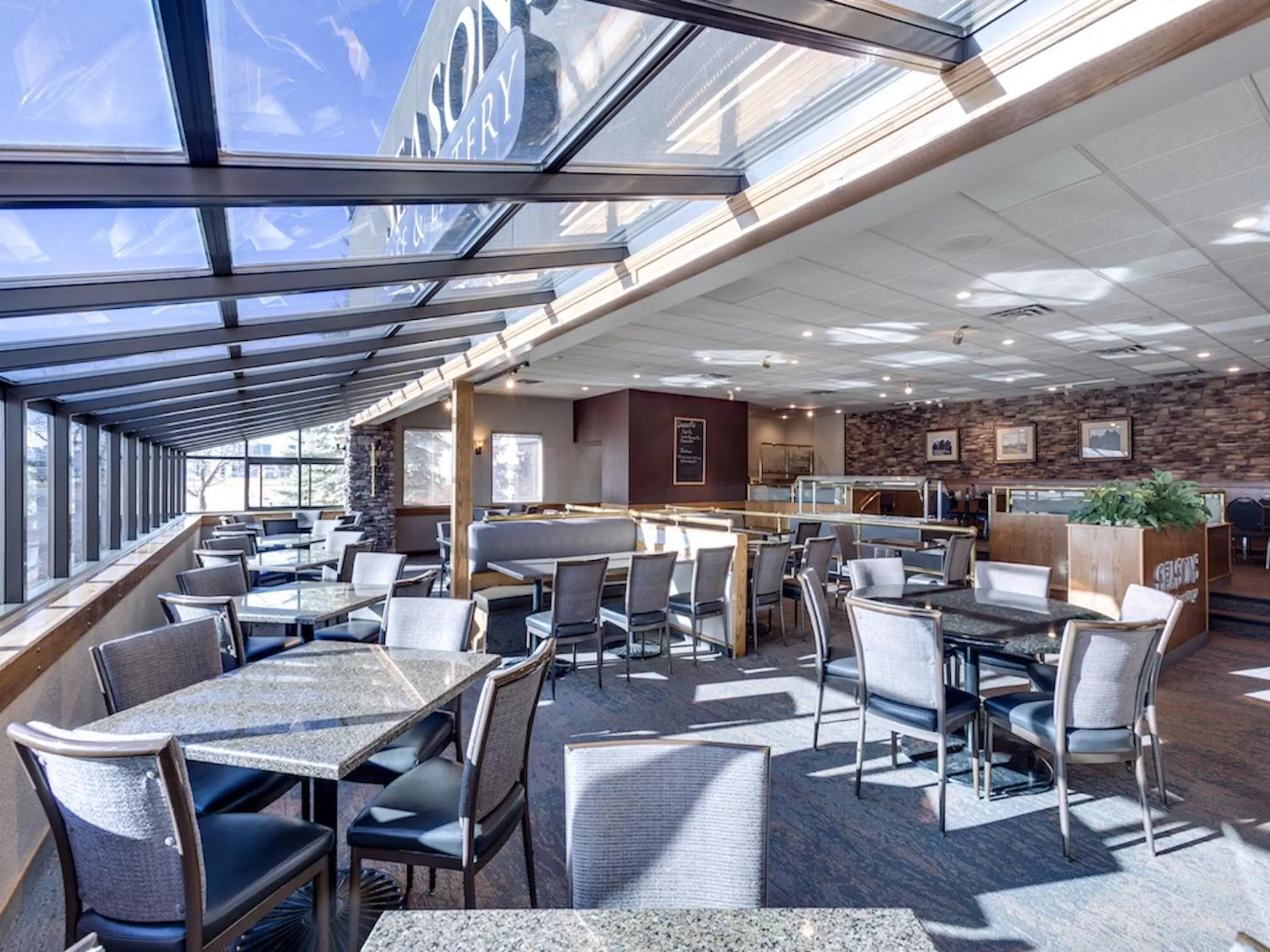 Restaurant/places to eat in Heritage Inn Hotel & Convention Centre - High River