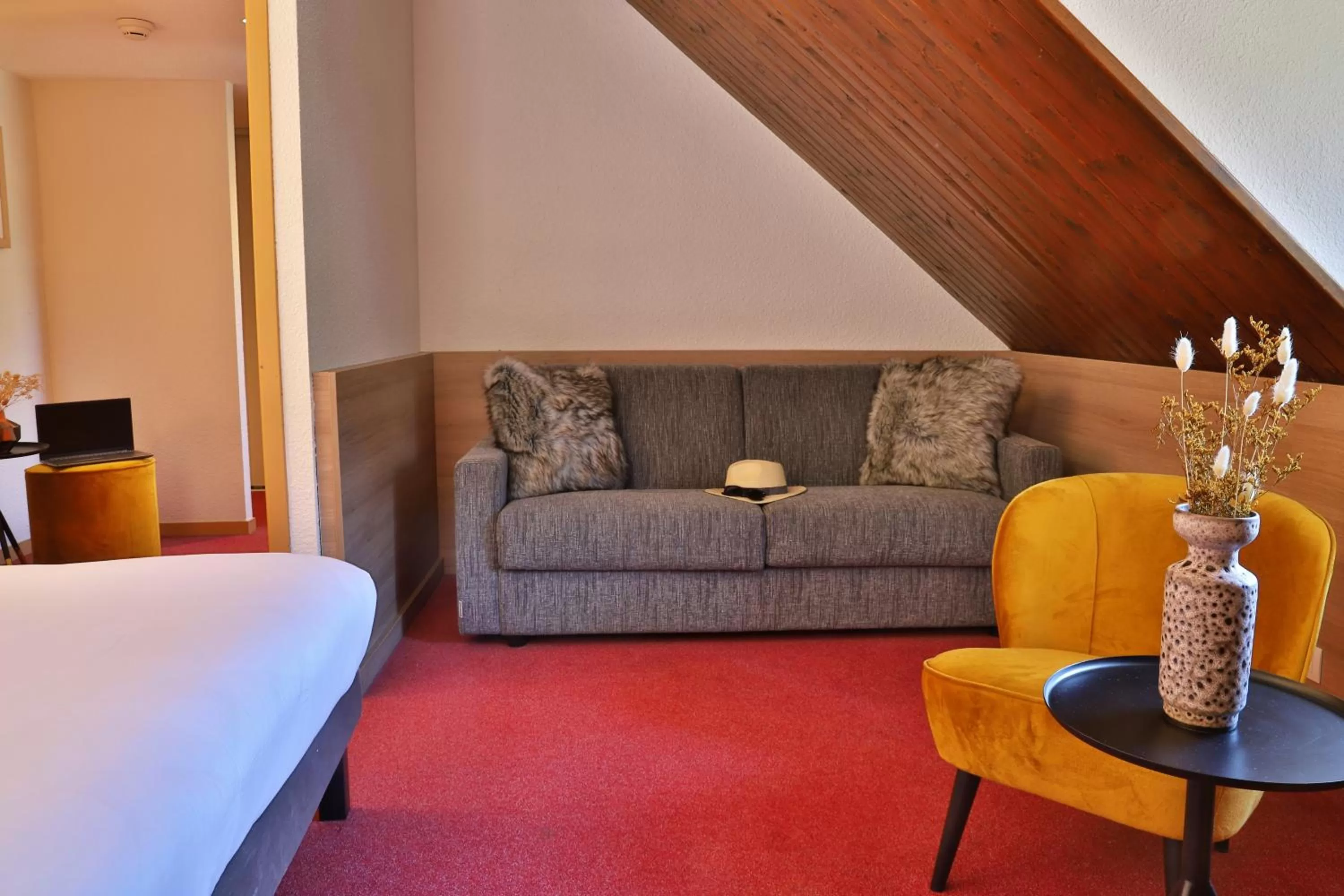 Bedroom, Bed in SOWELL HOTELS Mont Blanc et SPA