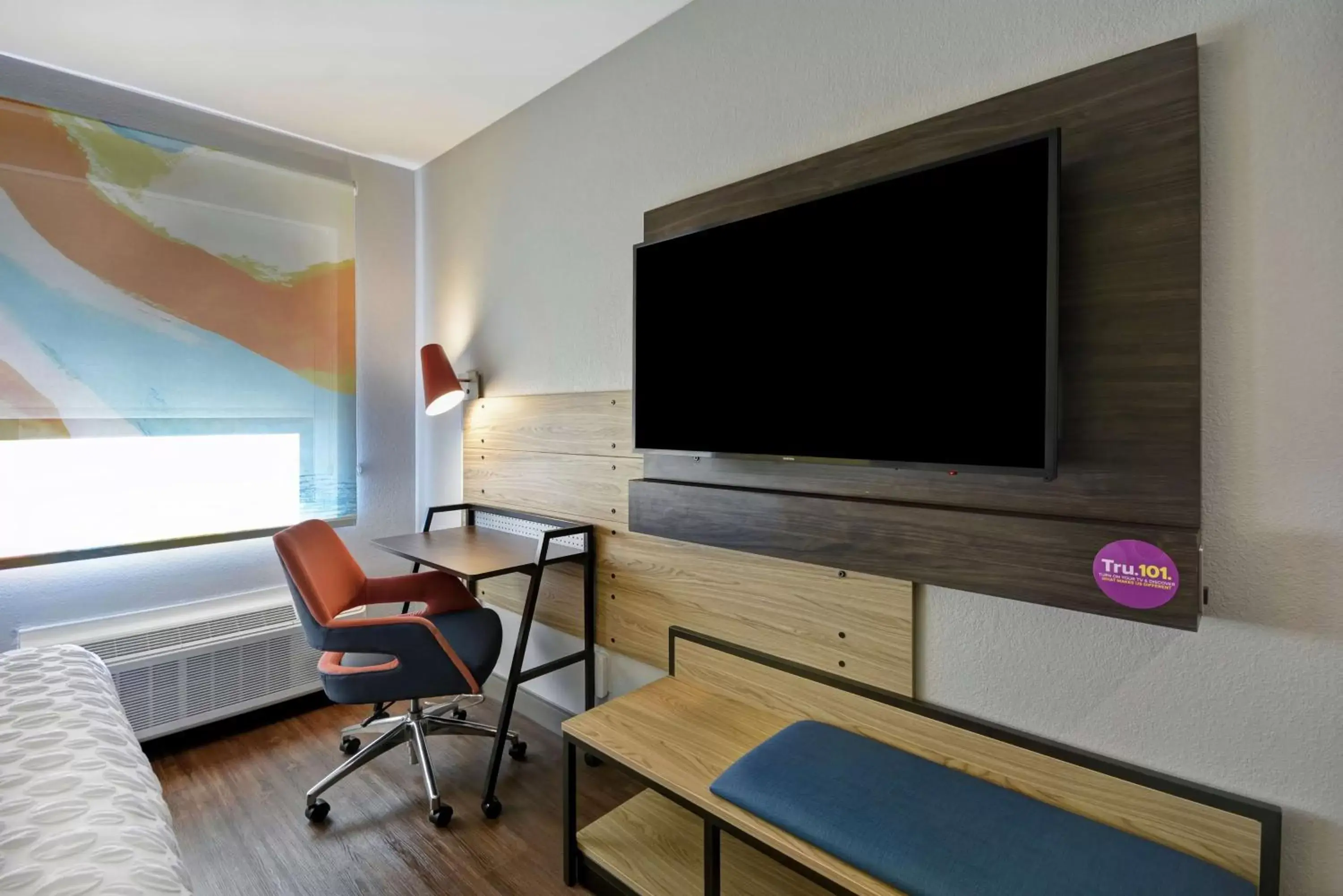 Bedroom, TV/Entertainment Center in Tru By Hilton Mason King's Island