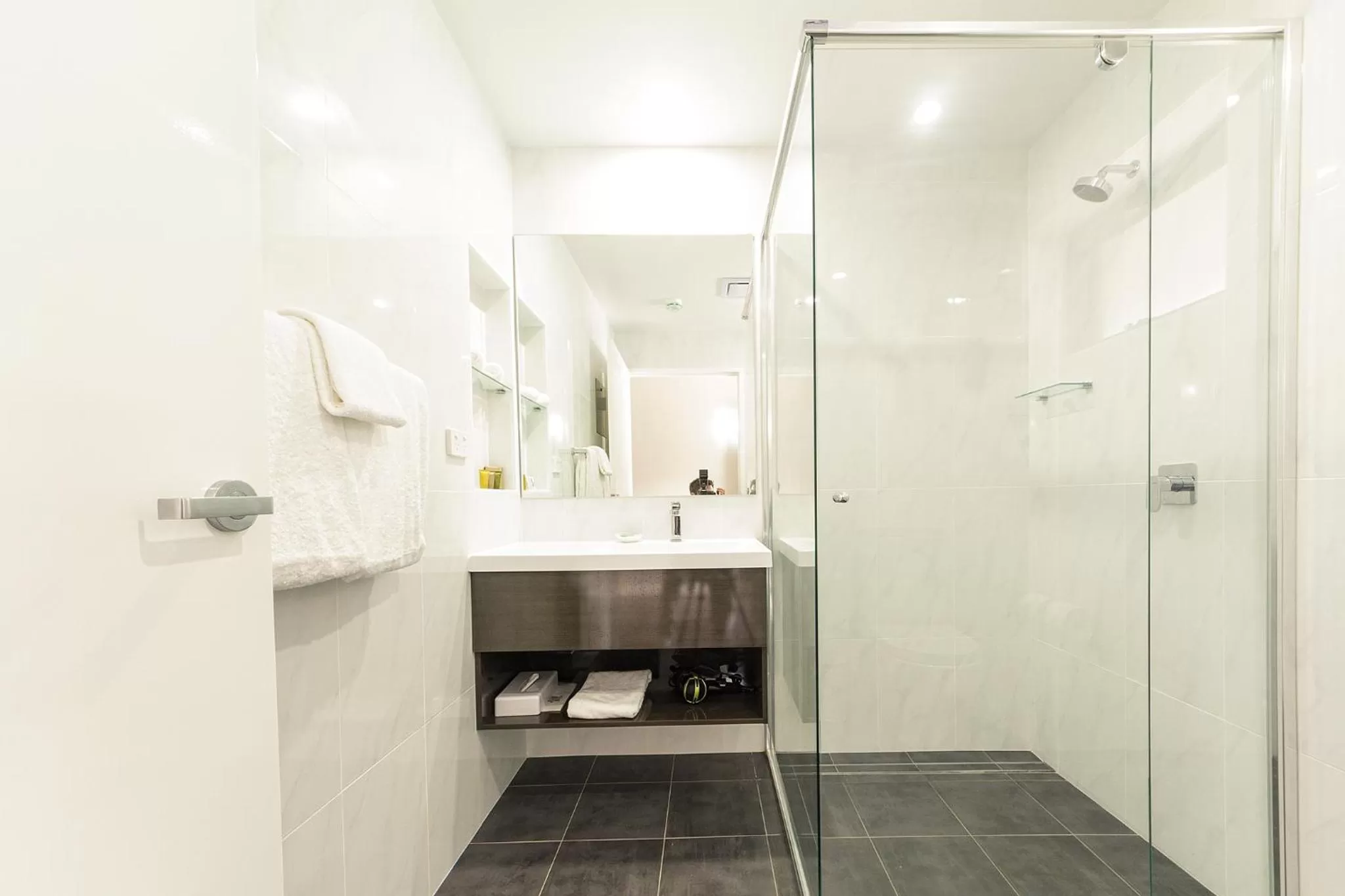 Bathroom in Club Cowra Motel