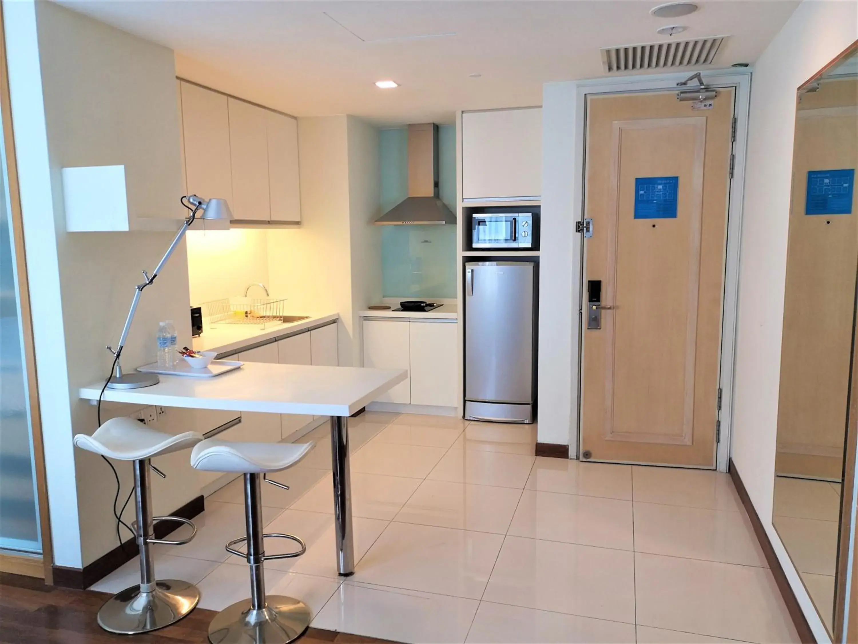 Kitchen/Kitchenette in Cormar Suites
