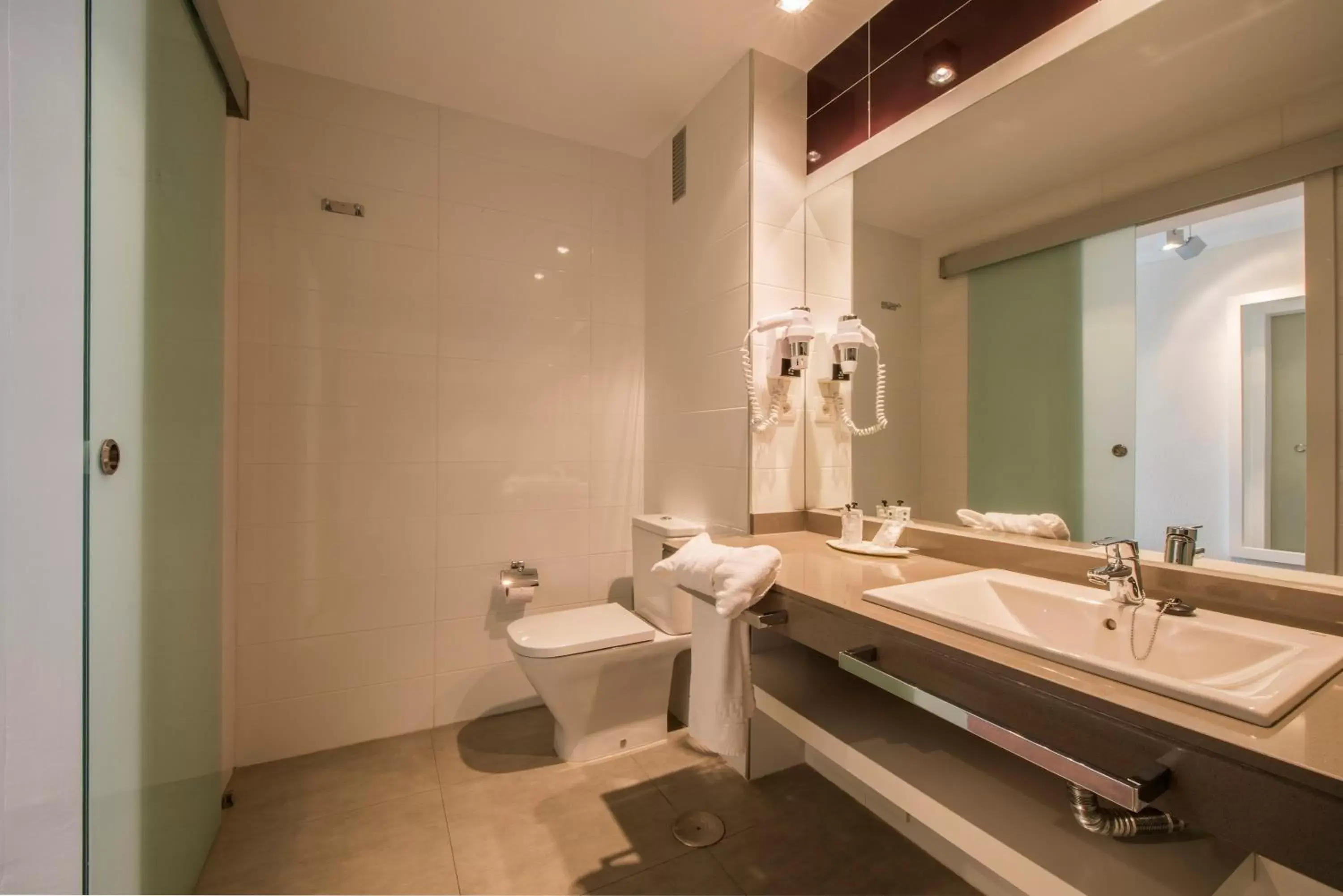 Shower, Bathroom in Hotel Beatriz Playa & Spa