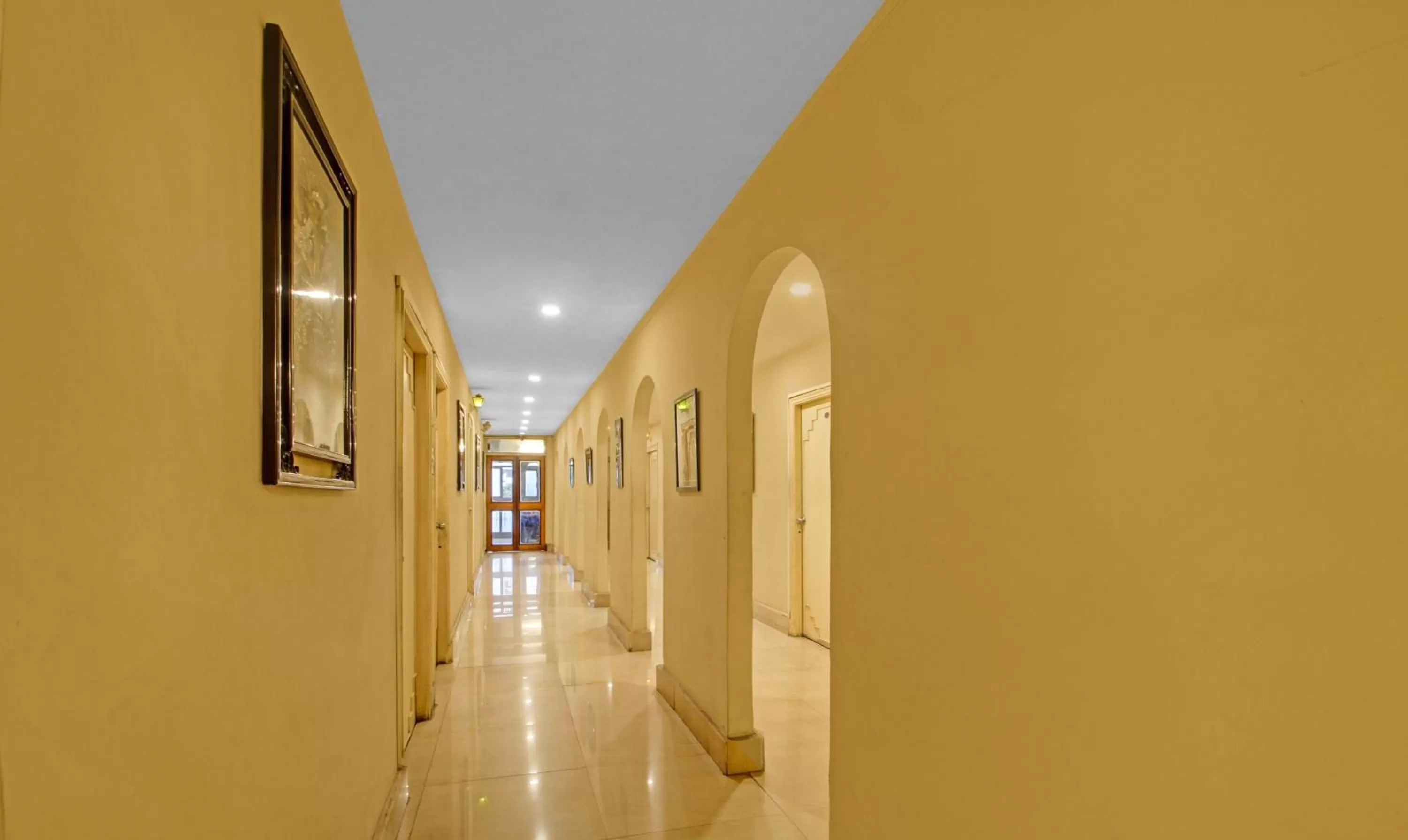 Lobby or reception in Treebo Mira Inn, Camac Street