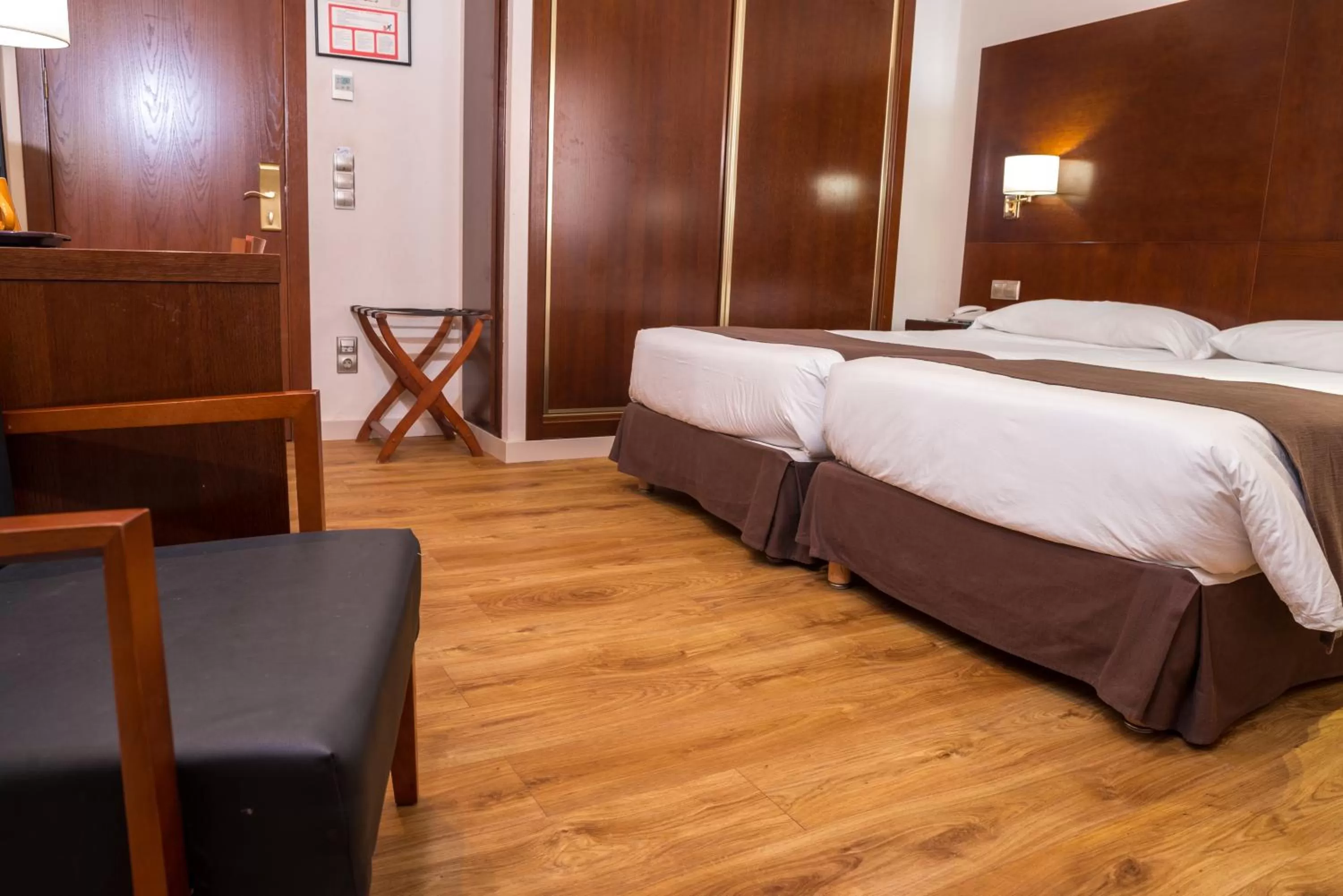 Photo of the whole room, Bed in Ramon Berenguer IV