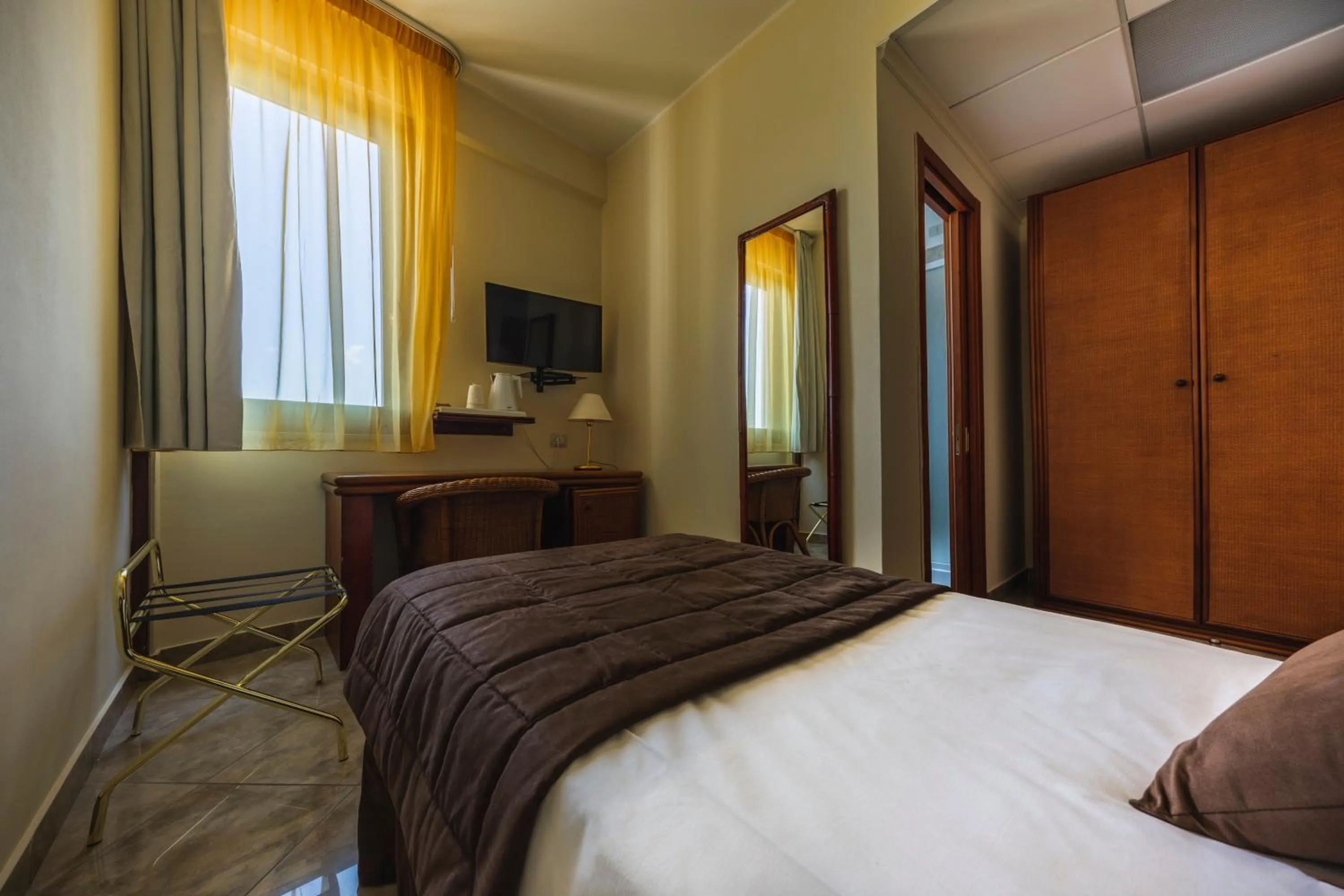 TV and multimedia, Bed in Apulia Hotel Taranto Ara Solis