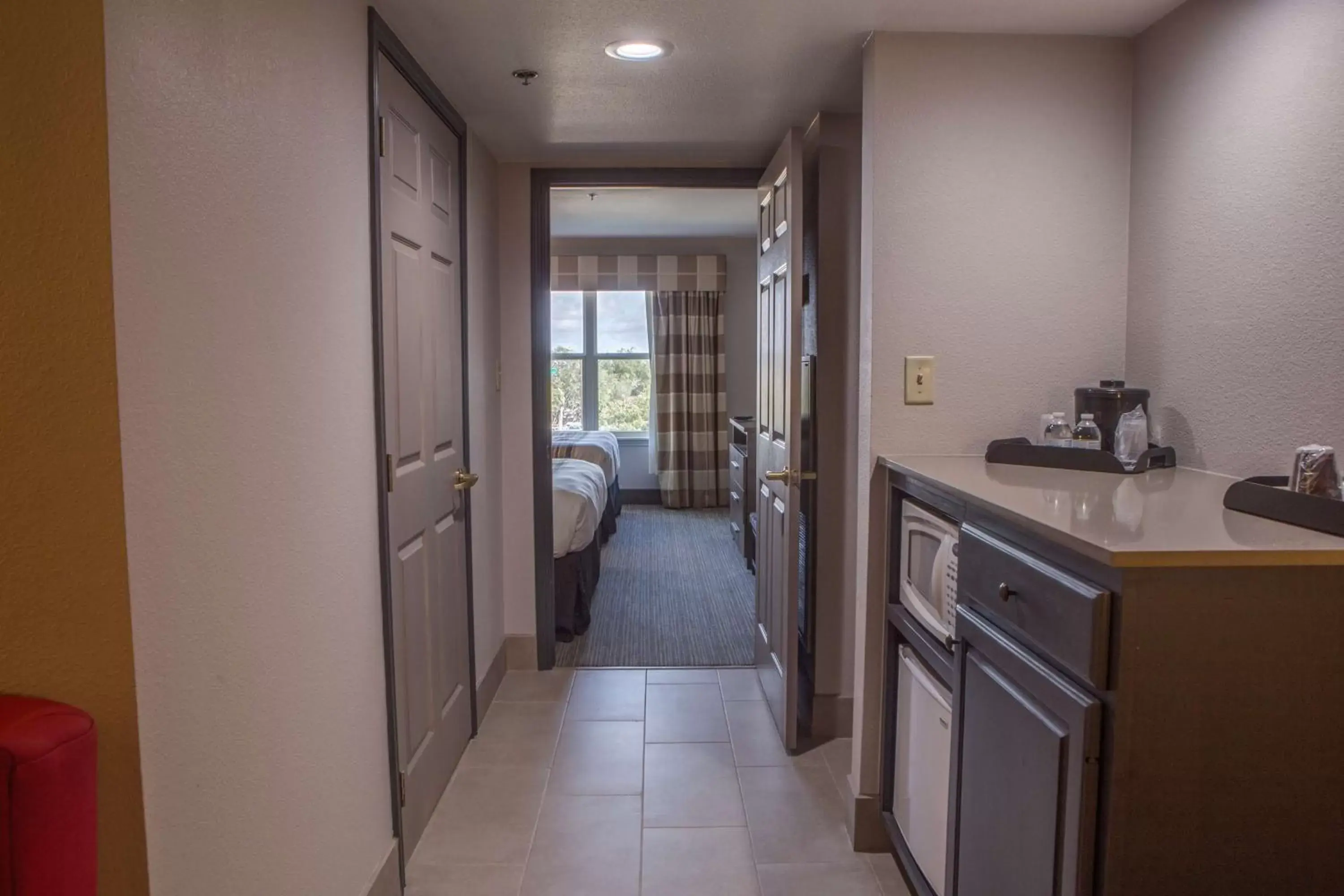 Photo of the whole room, Kitchen/Kitchenette in Country Inn & Suites by Radisson, Harlingen, TX