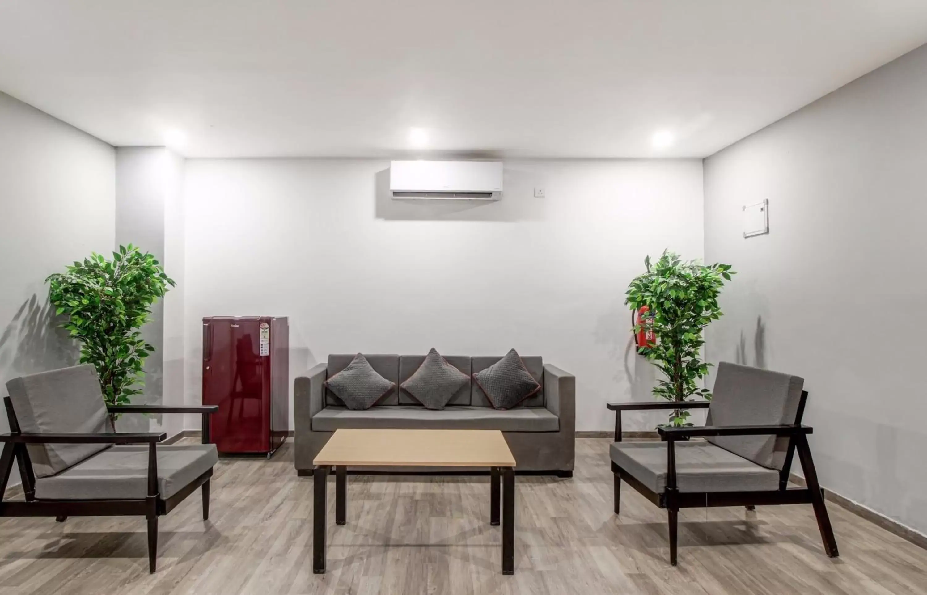 Lobby or reception, Seating Area in Townhouse RCC Majestic 397 LB Nagar