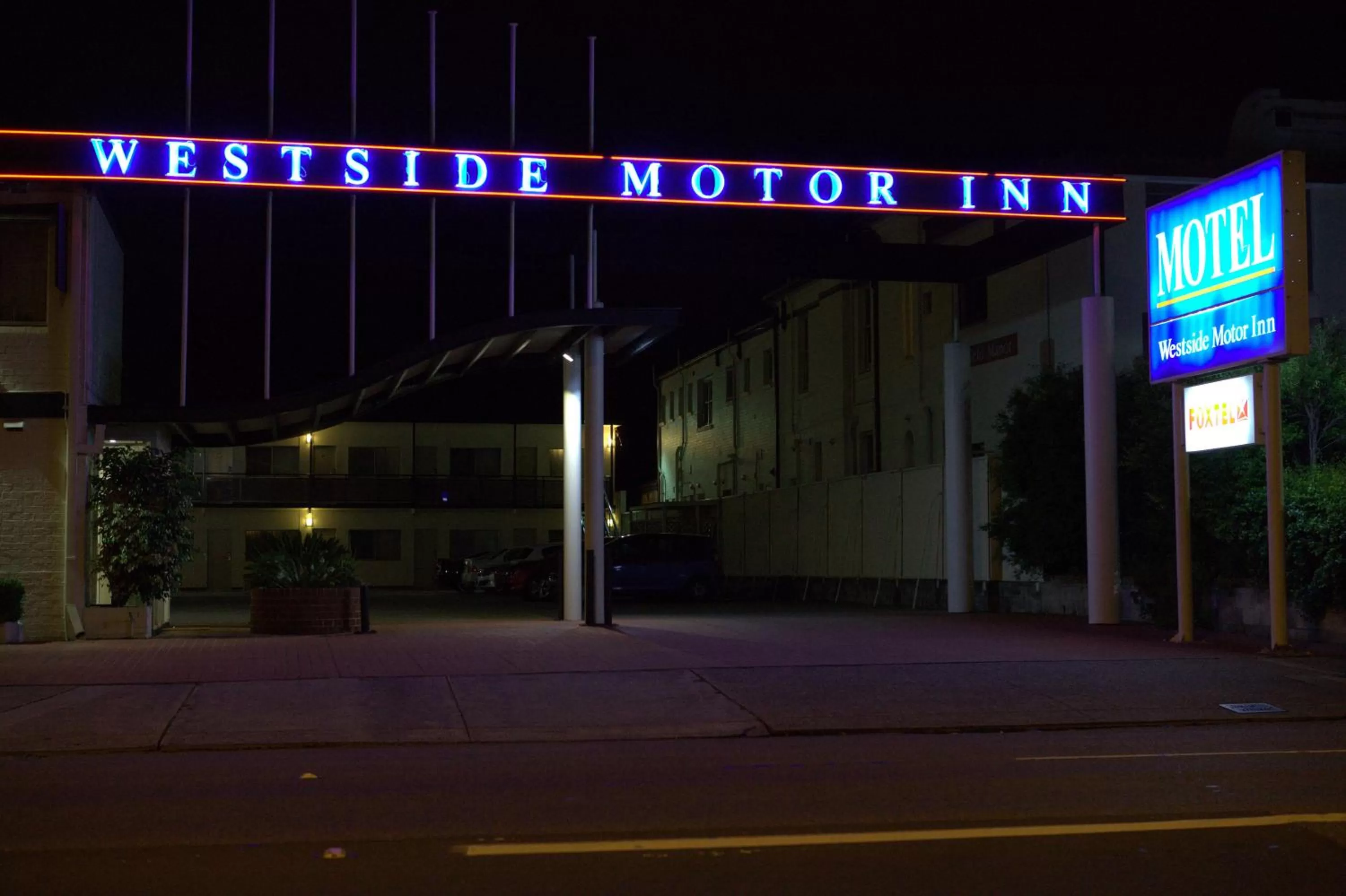 Facade/entrance in Westside Motor Inn
