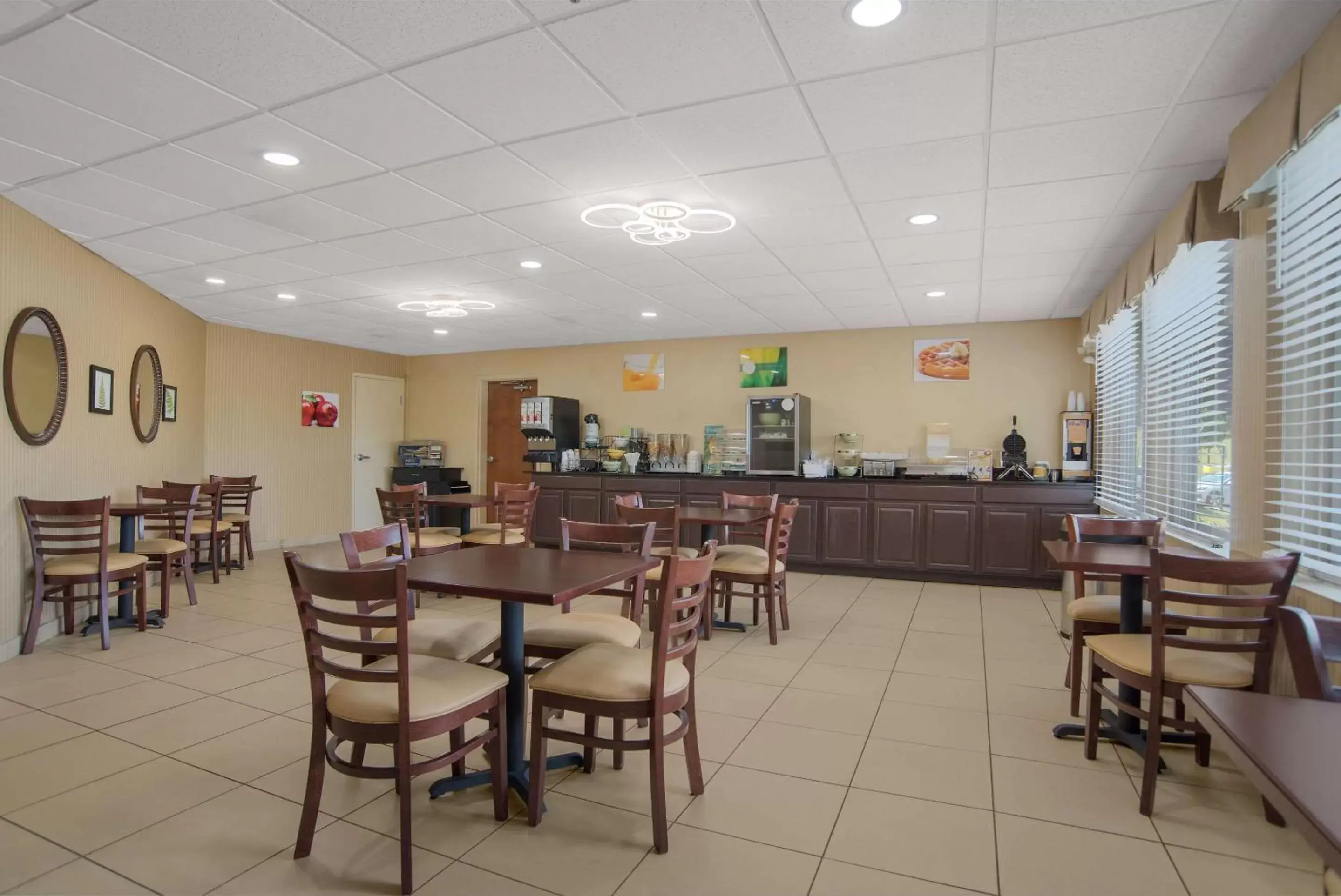 Breakfast, Restaurant/Places to Eat in Quality Inn & Suites Chambersburg