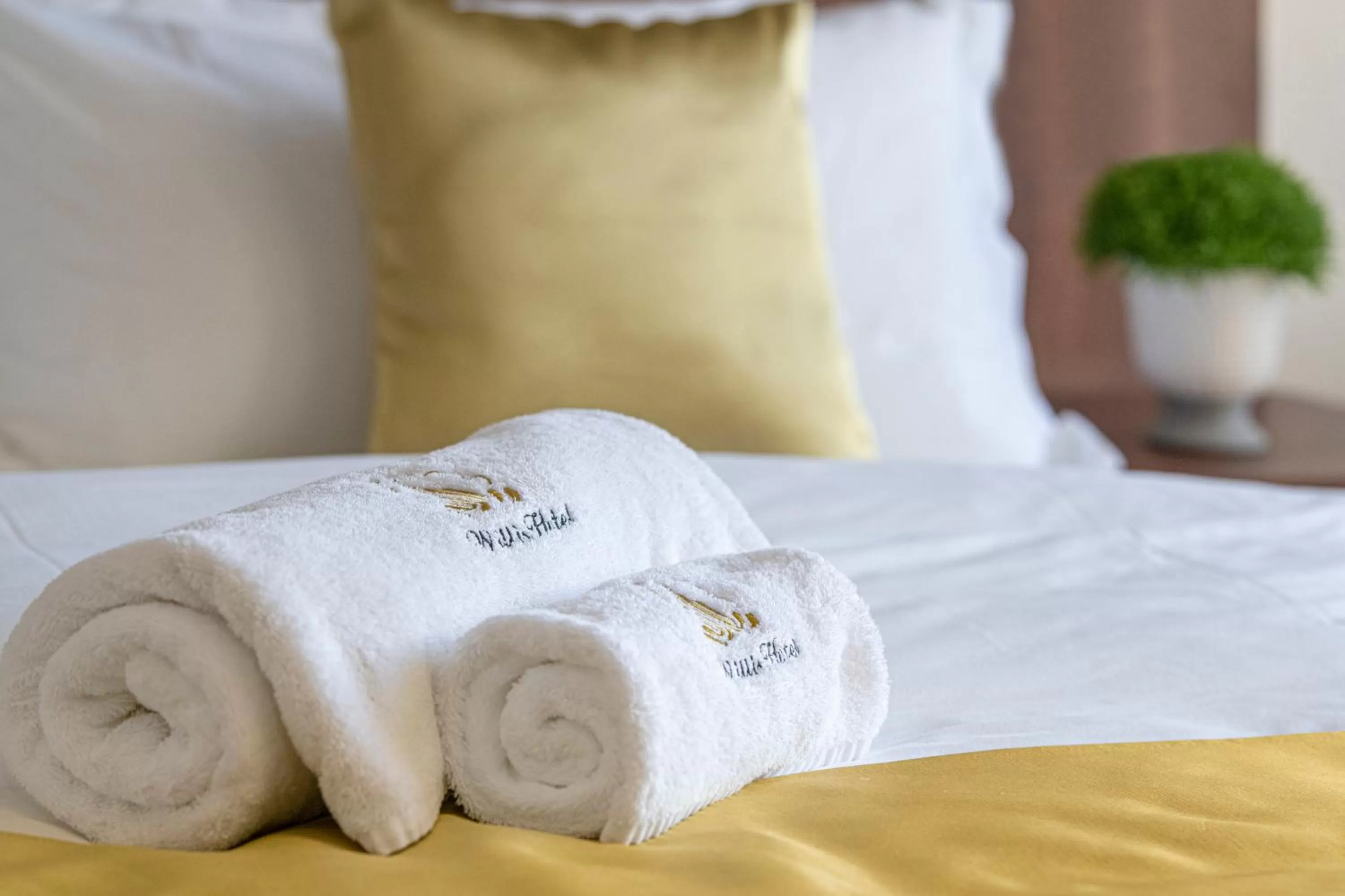 Bedroom, Bed in Willis Hotel Business & Wellness