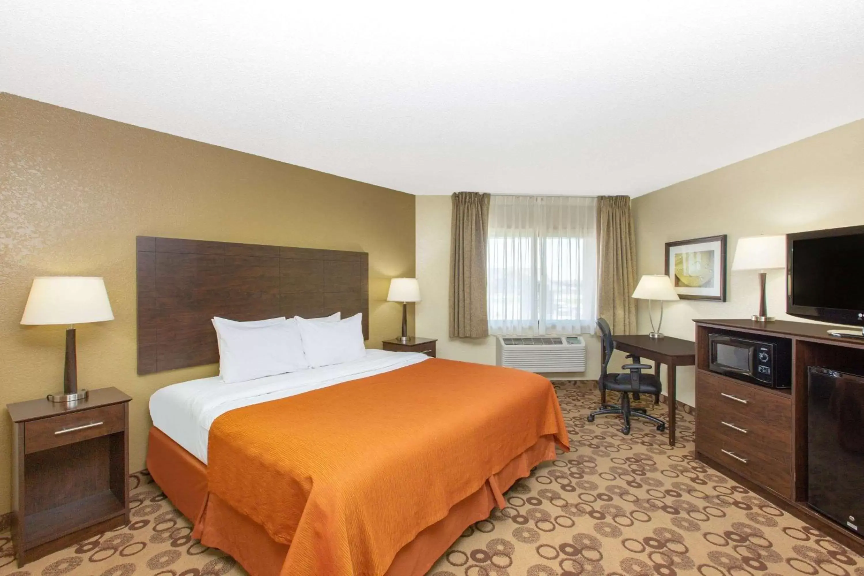 Photo of the whole room, Bed in AmericInn by Wyndham Cedar Falls