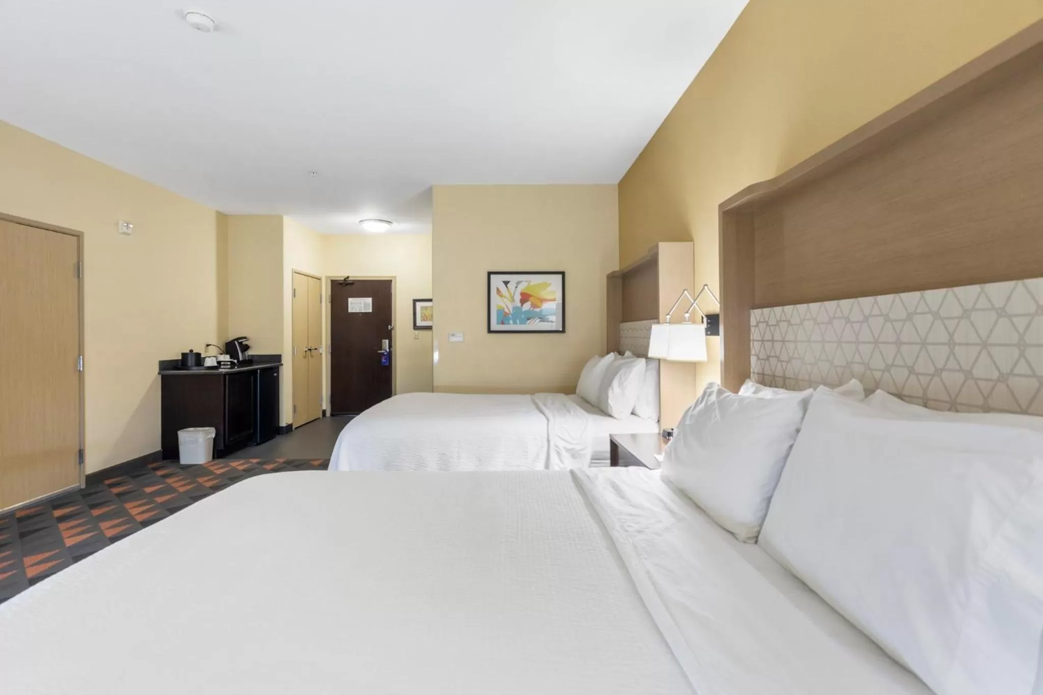 Photo of the whole room, Bed in Holiday Inn Hotel & Suites Waco Northwest by IHG