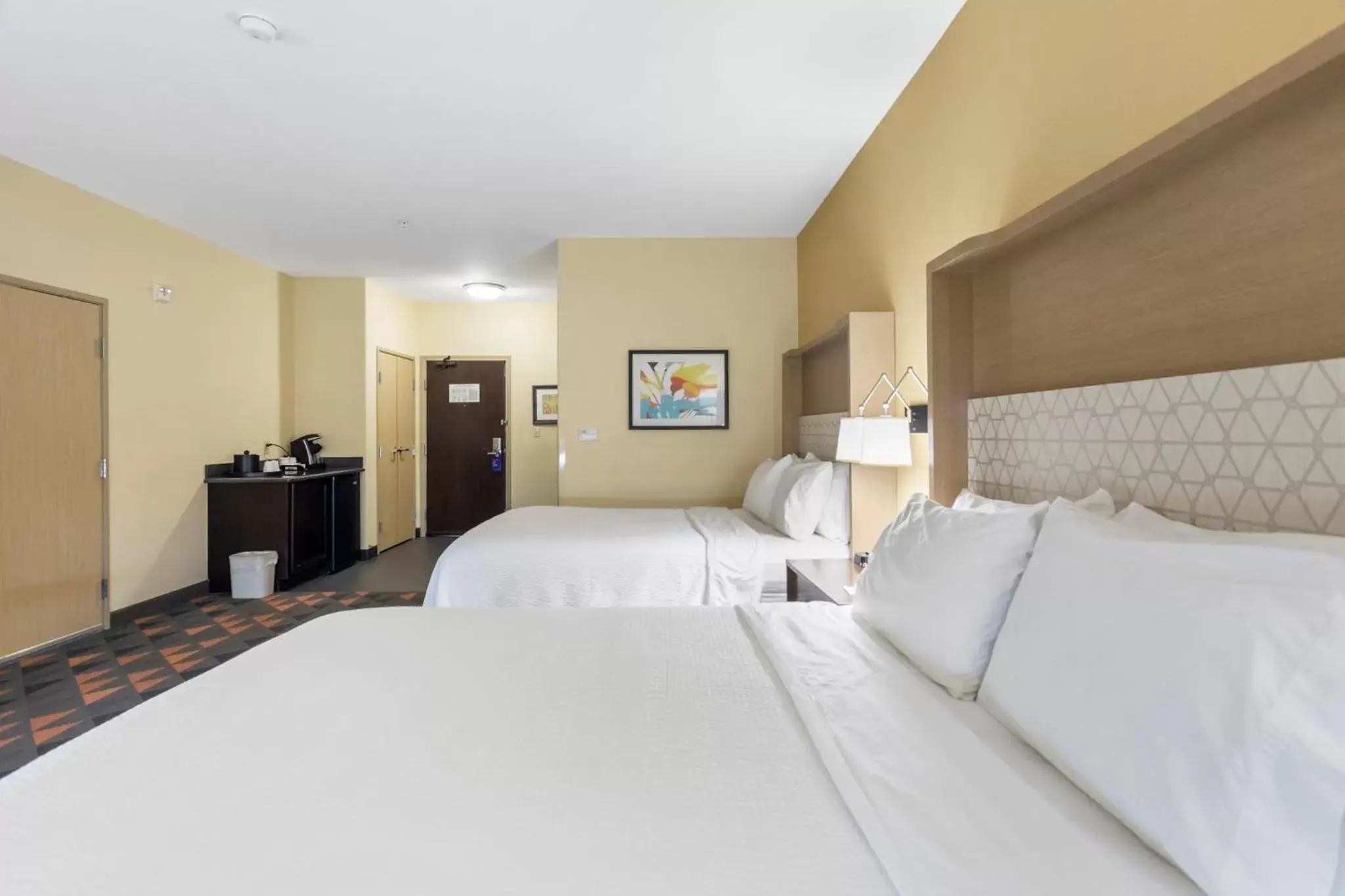 Photo of the whole room, Bed in Holiday Inn Hotel & Suites Waco Northwest, an IHG Hotel