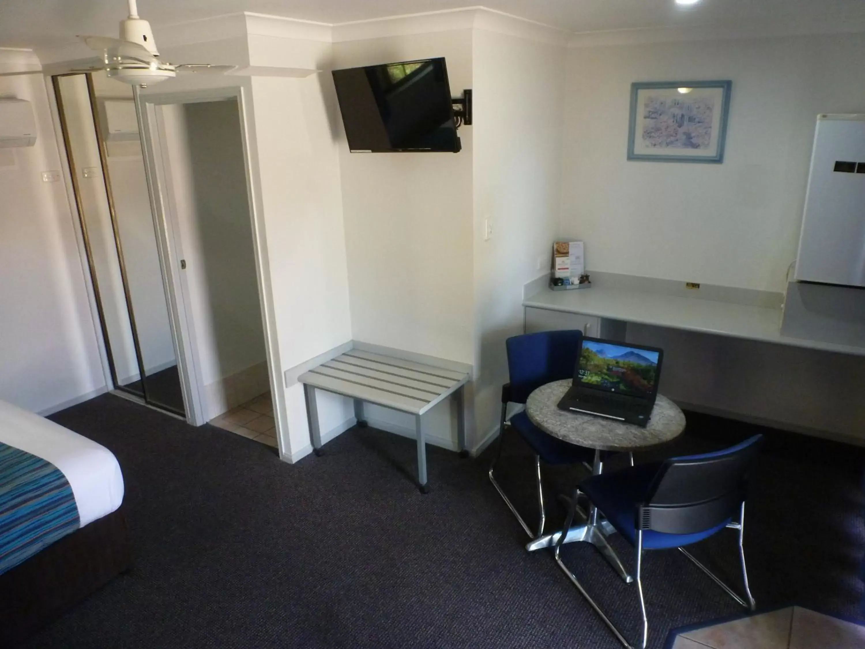 TV/Entertainment Center in Aspley Carsel Motor Inn