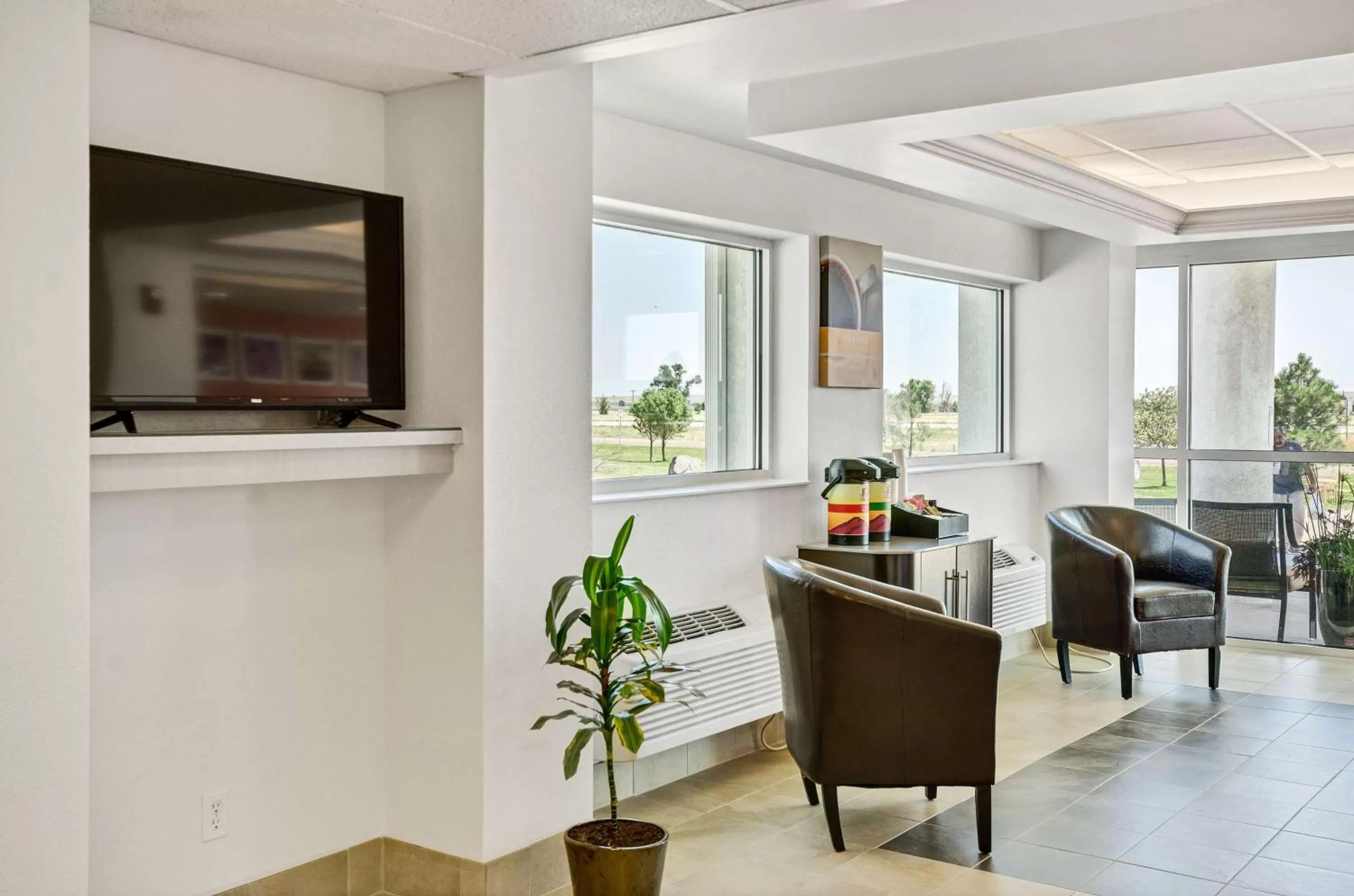 Communal lounge/ TV room in Motel 6-Big Springs, NE