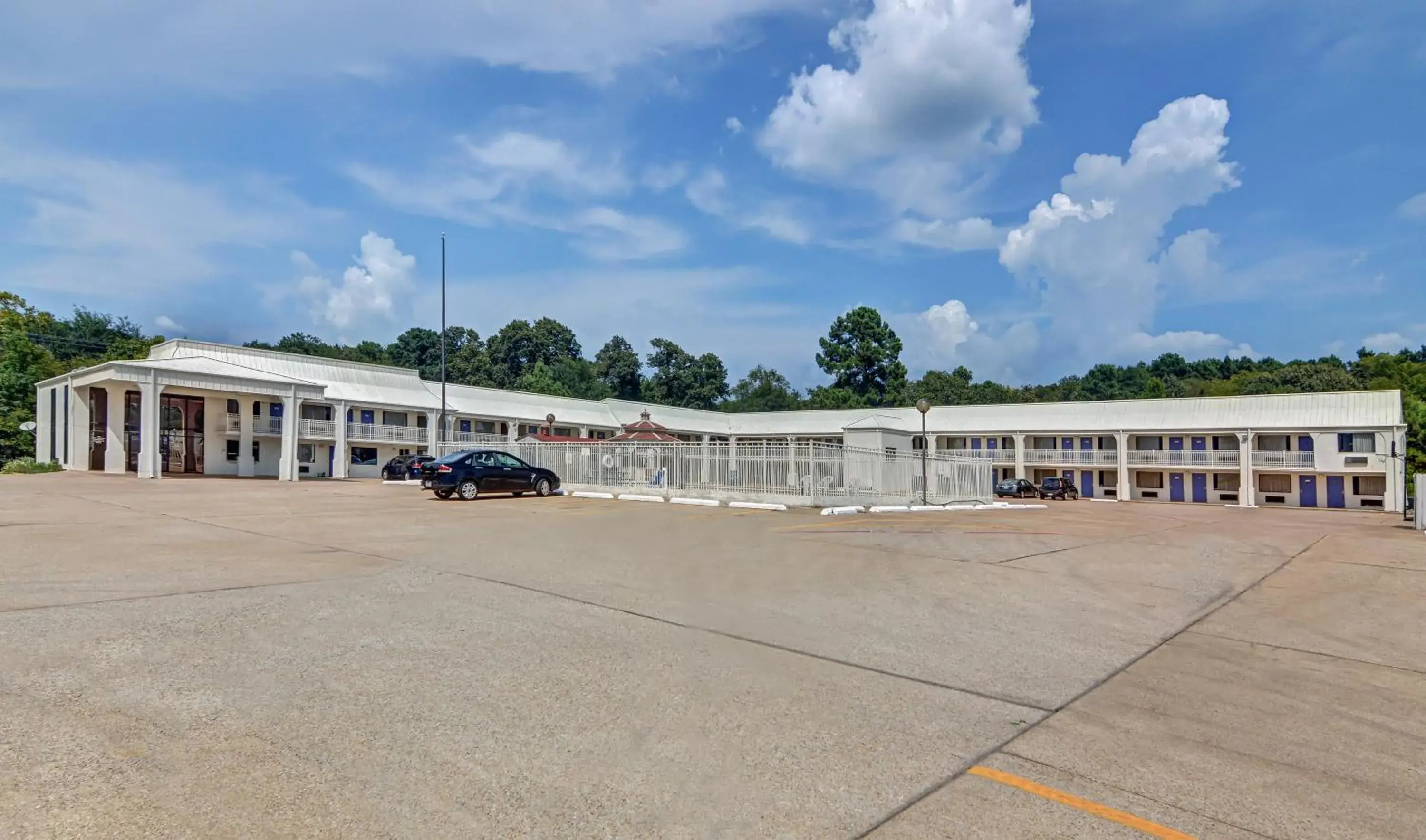 Facade/entrance, Property Building in Motel 6-Lindale, TX