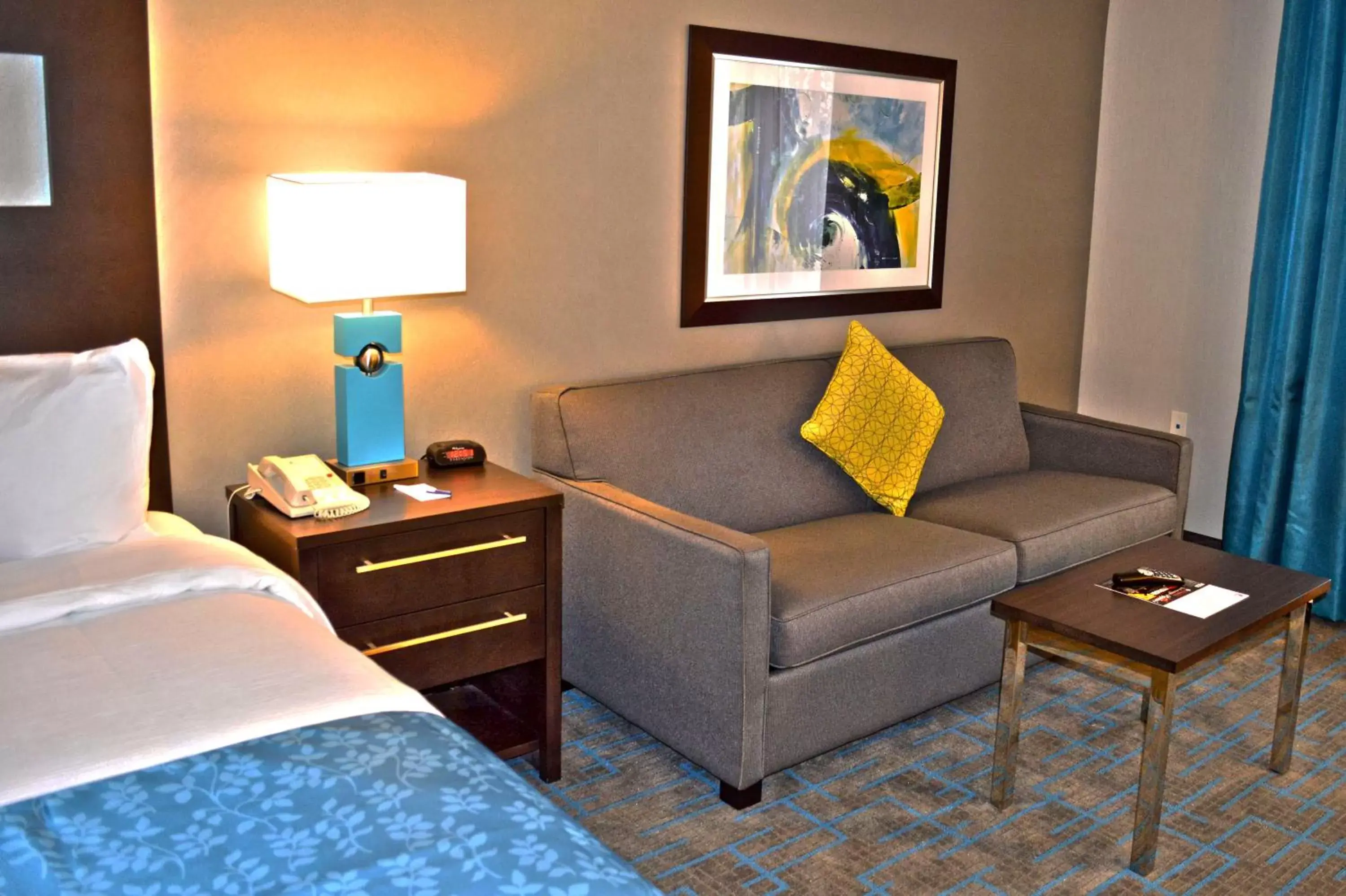 Photo of the whole room, Seating Area in Holiday Inn & Suites Syracuse Airport - Liverpool, an IHG Hotel