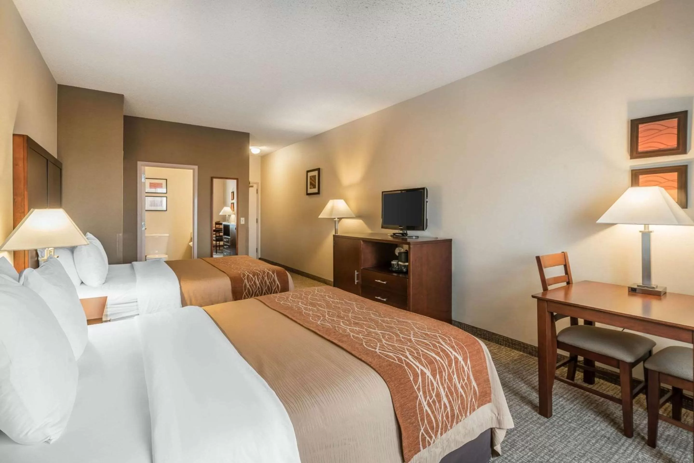 Photo of the whole room, Bed in Comfort Inn & Suites Seattle North