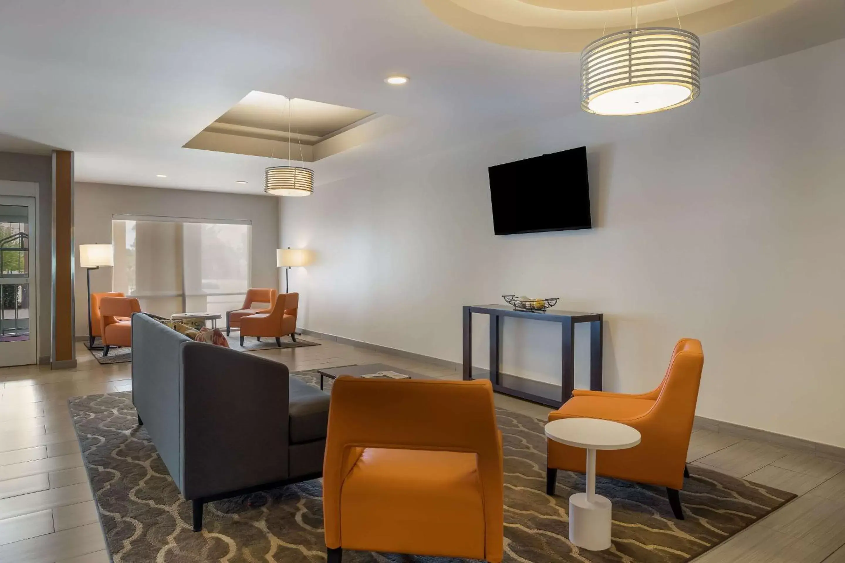 Lobby or reception, TV/Entertainment Center in Comfort Suites Denham Springs