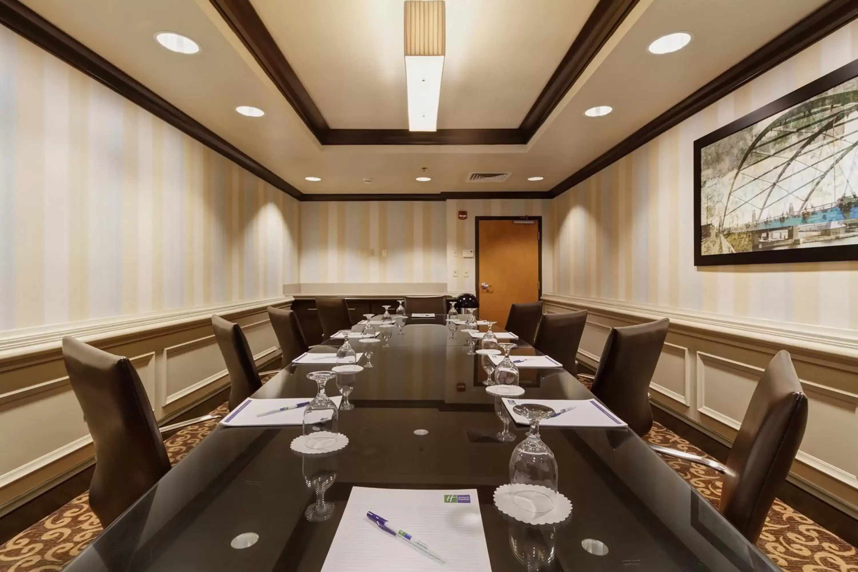 Meeting/conference room in Holiday Inn Express Hotel & Suites Warwick-Providence Airport, an IHG Hotel