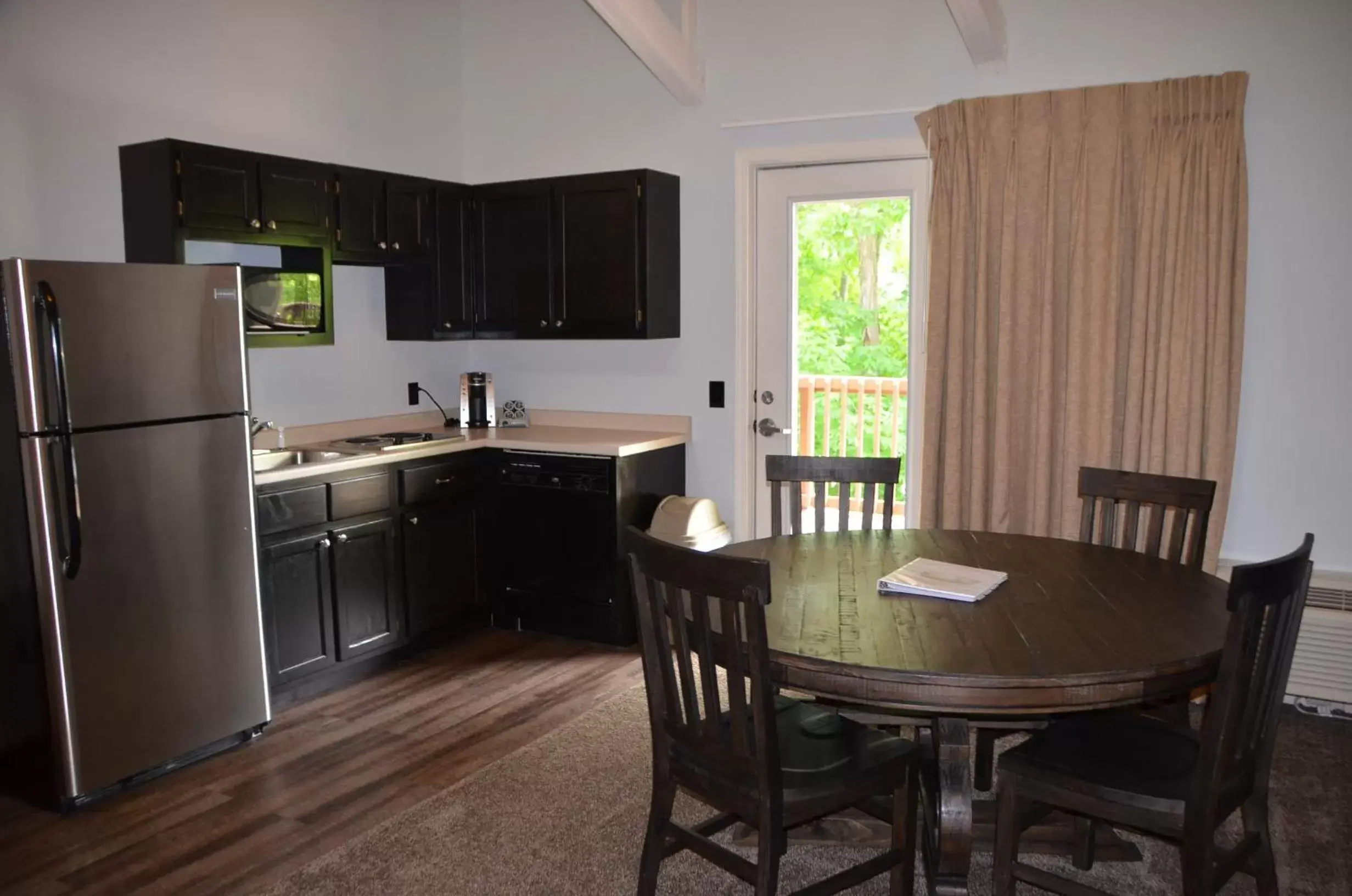 Kitchen/Kitchenette in The Retreat at Center Hill Lake