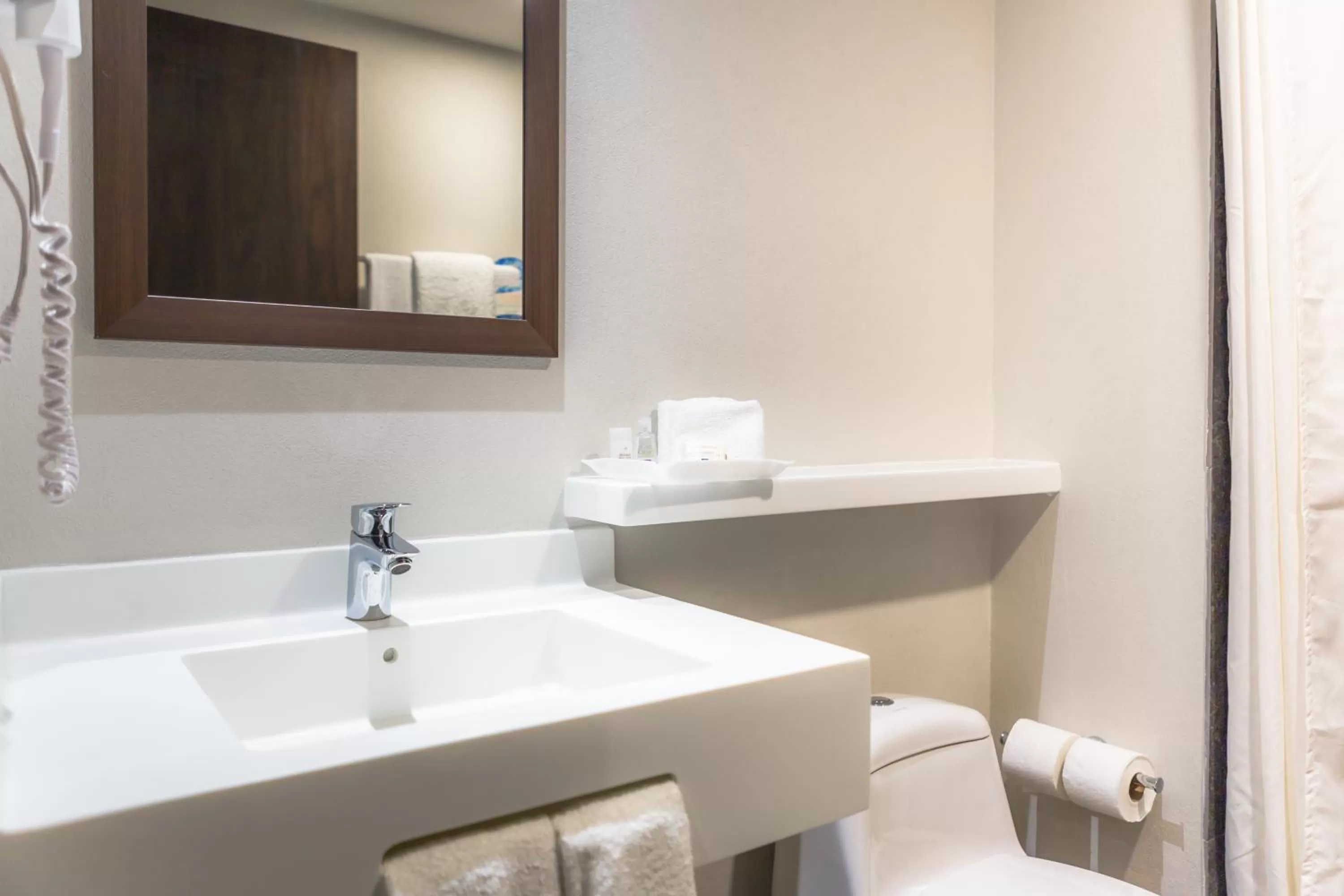 Bathroom in Sleep Inn Guadalajara Galerias