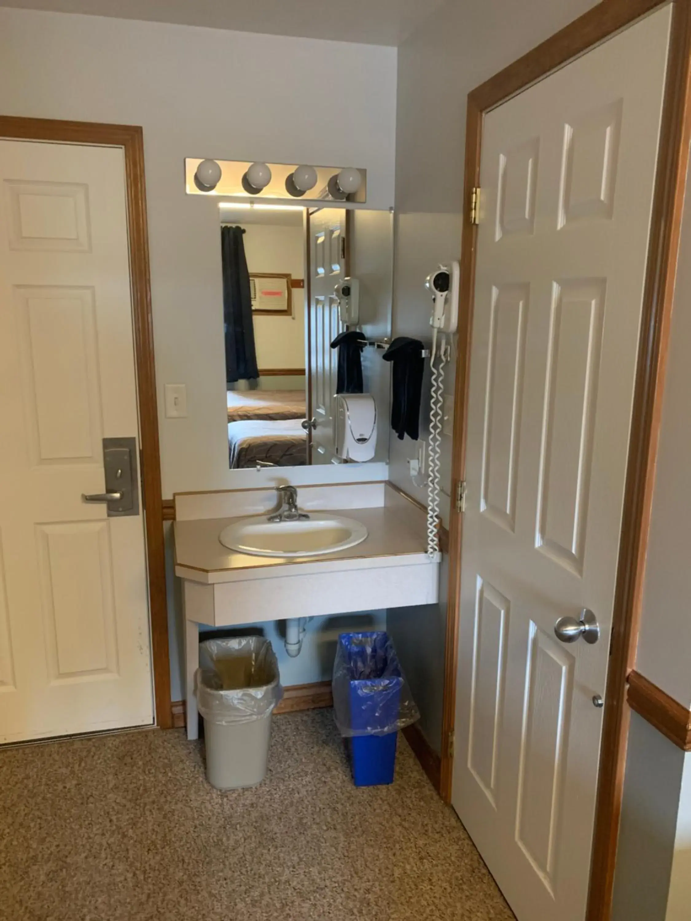 Bathroom in Peaks Lodge