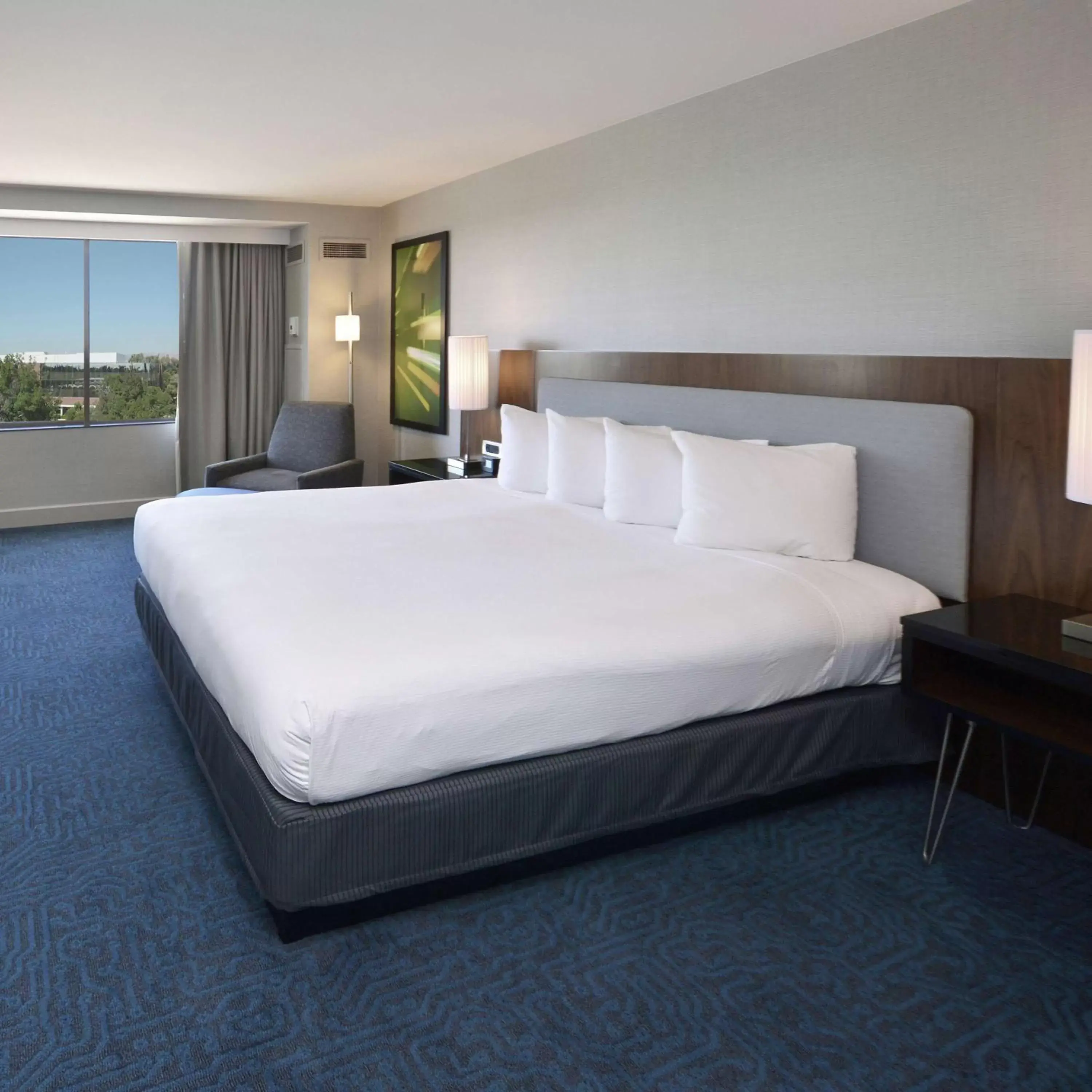 Bed in DoubleTree by Hilton Newark-Fremont