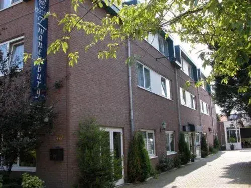 Facade/entrance, Property Building in Hotel Zwanenburg Amsterdam Airport