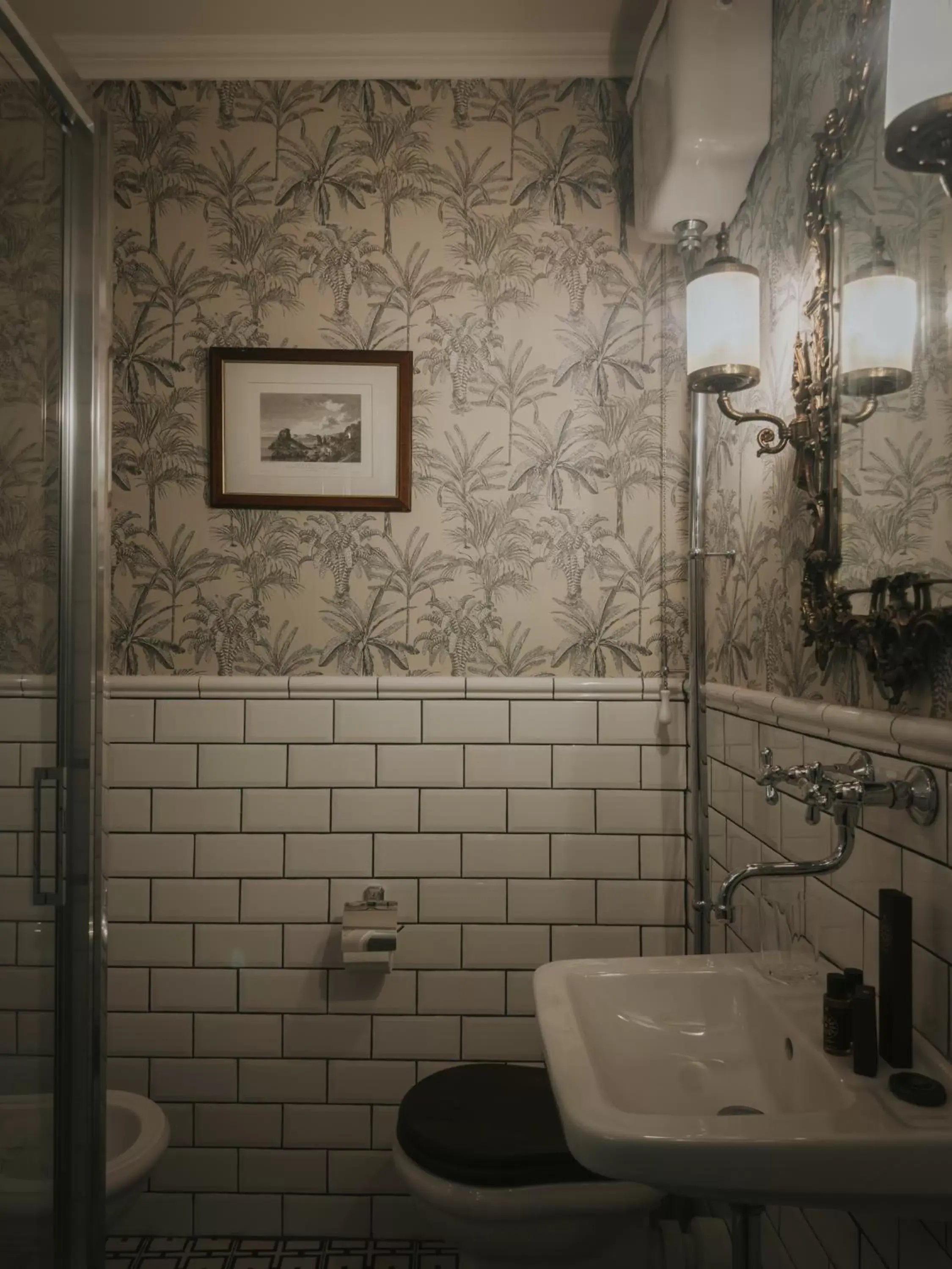 Shower, Bathroom in Locanda della Vittoria