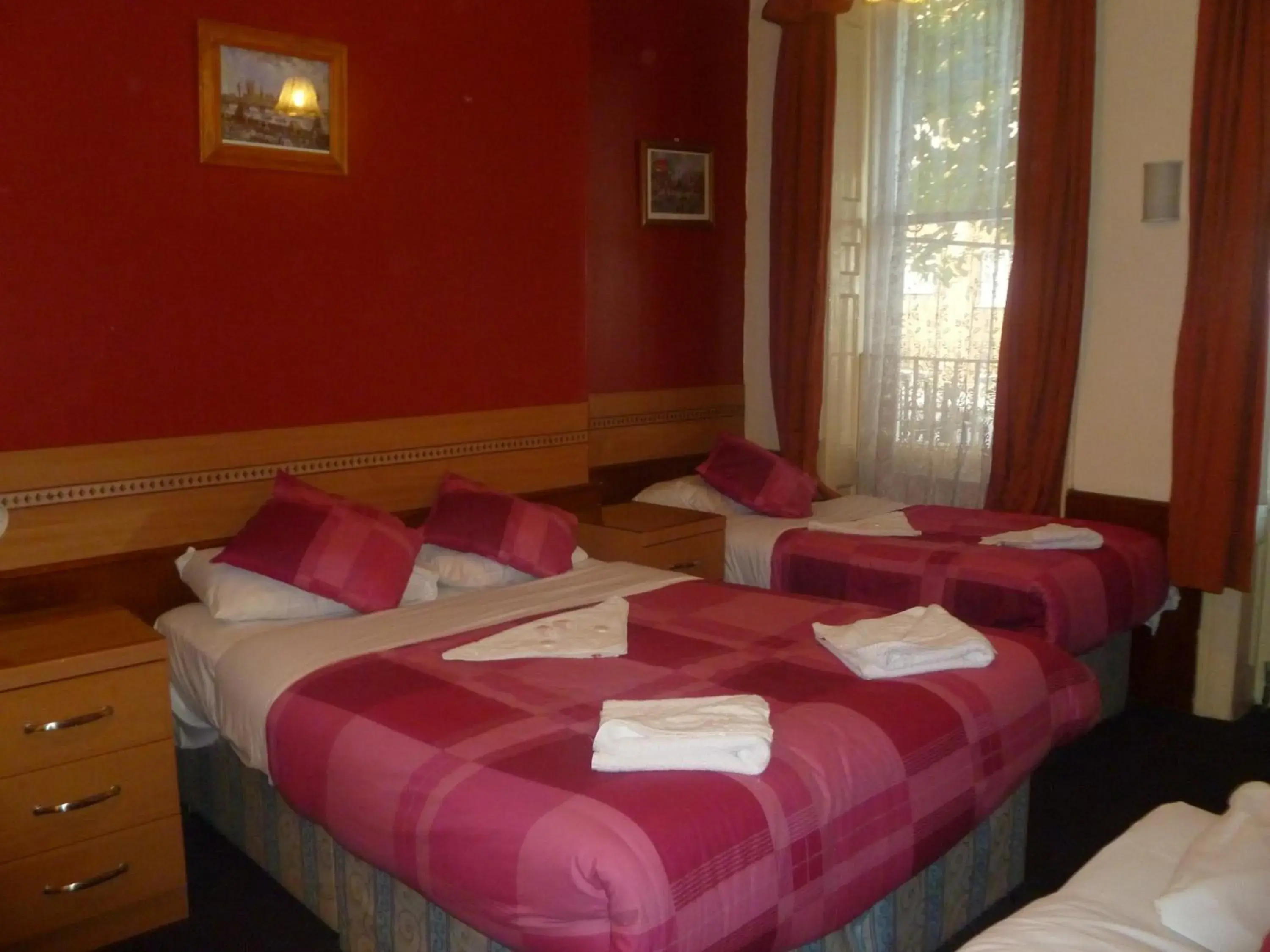 Bed in Guilford House Hotel