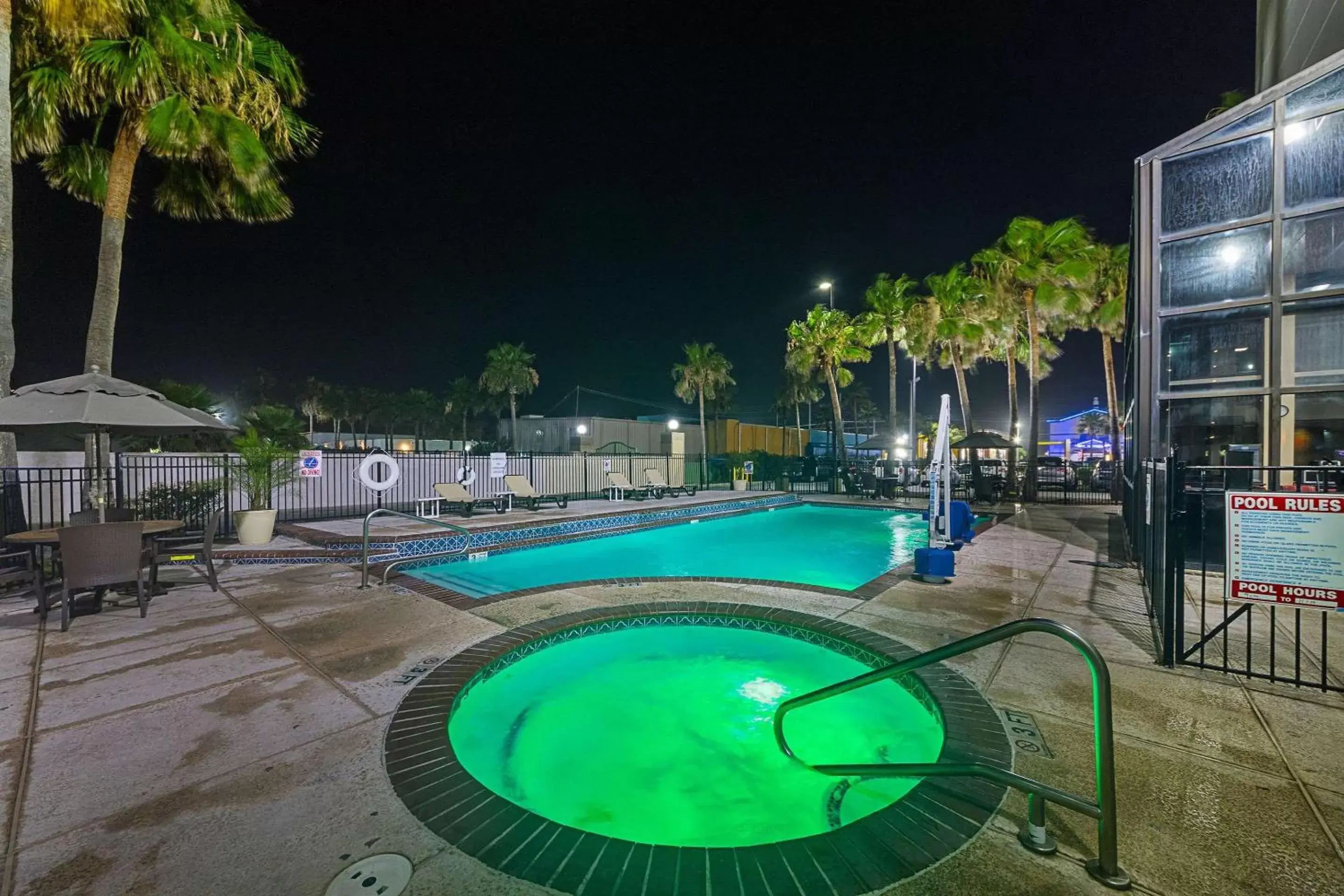 Night, Swimming Pool in Comfort Suites Beachside