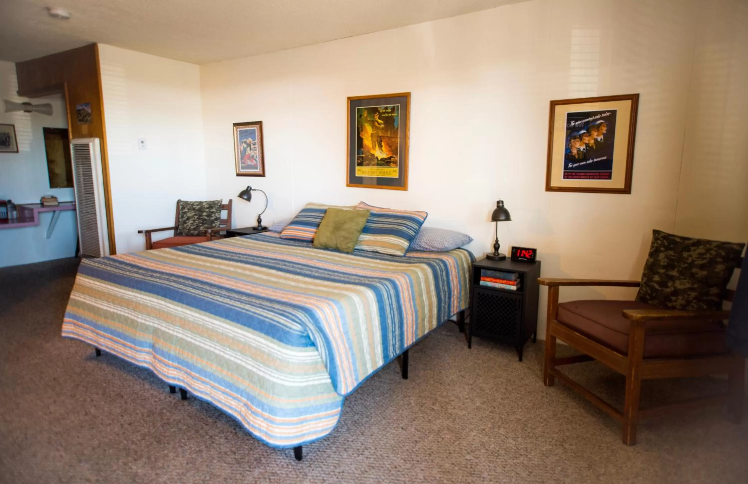 Decorative detail, Bed in Raton Pass Motor Inn