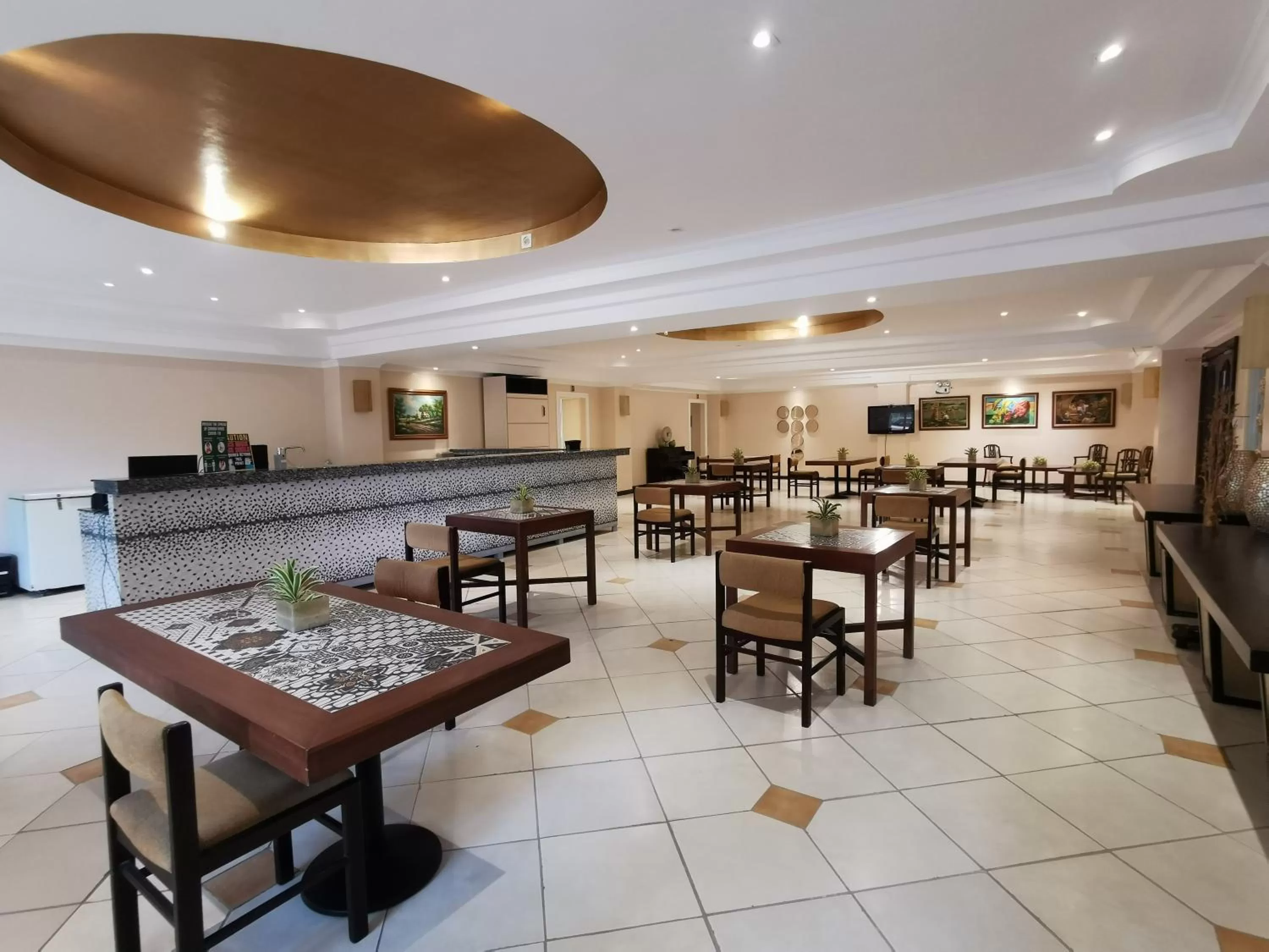 Restaurant/places to eat in Tagaytay Country Hotel