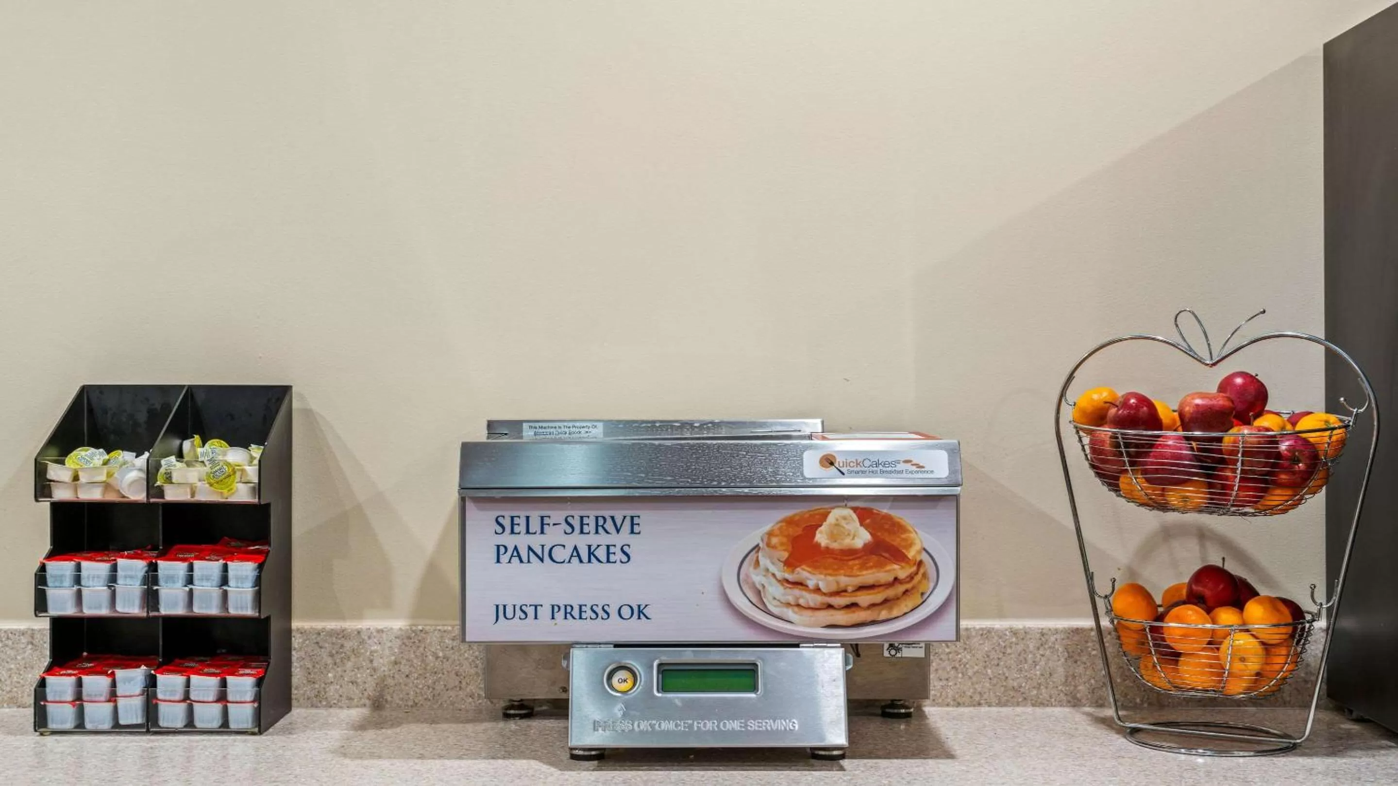 Breakfast in Clarion Hotel & Suites Fairbanks near Ft Wainwright