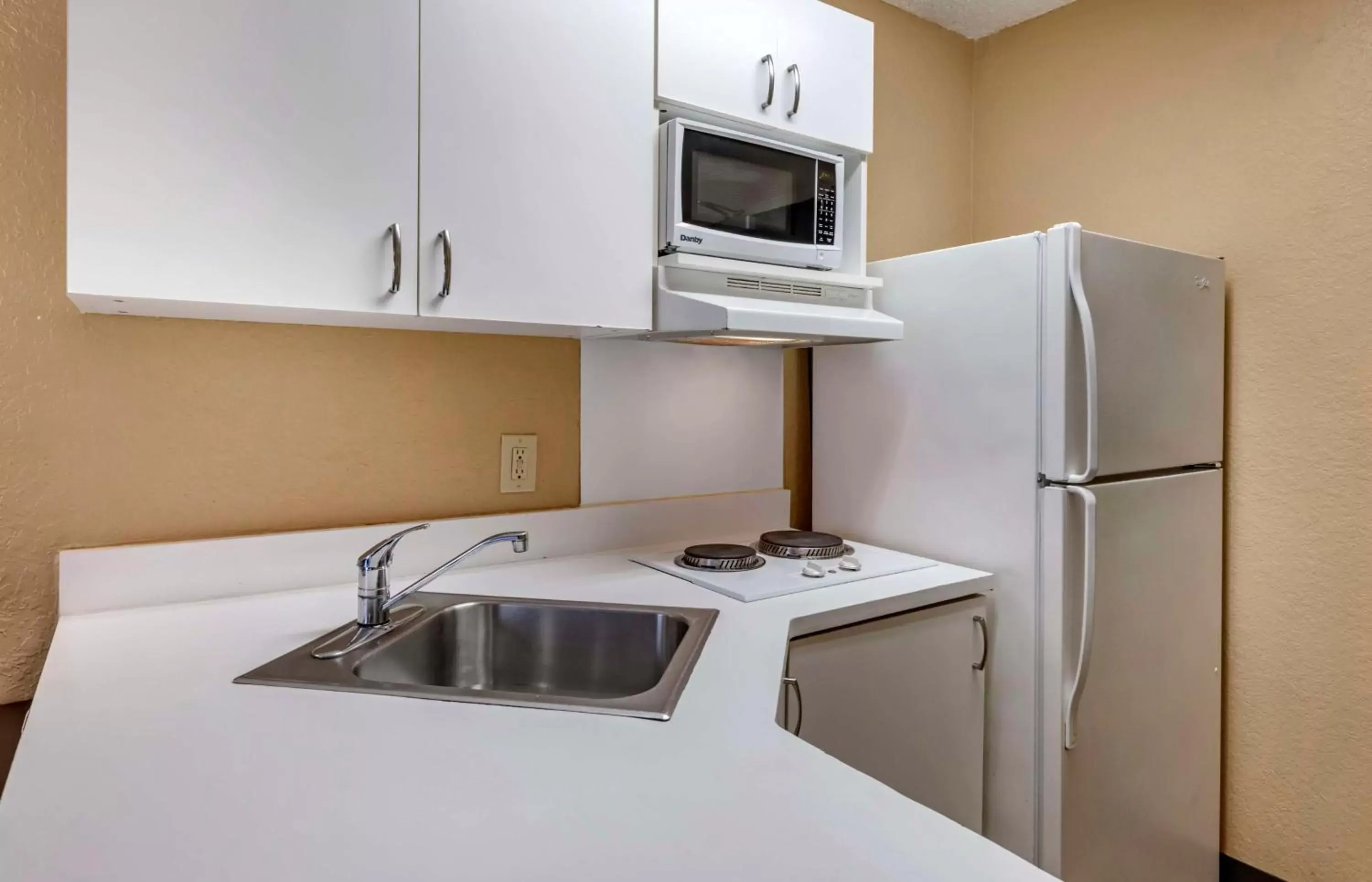 Bedroom, Kitchen/Kitchenette in Extended Stay America Suites - Orlando - Orlando Theme Parks - Major Blvd