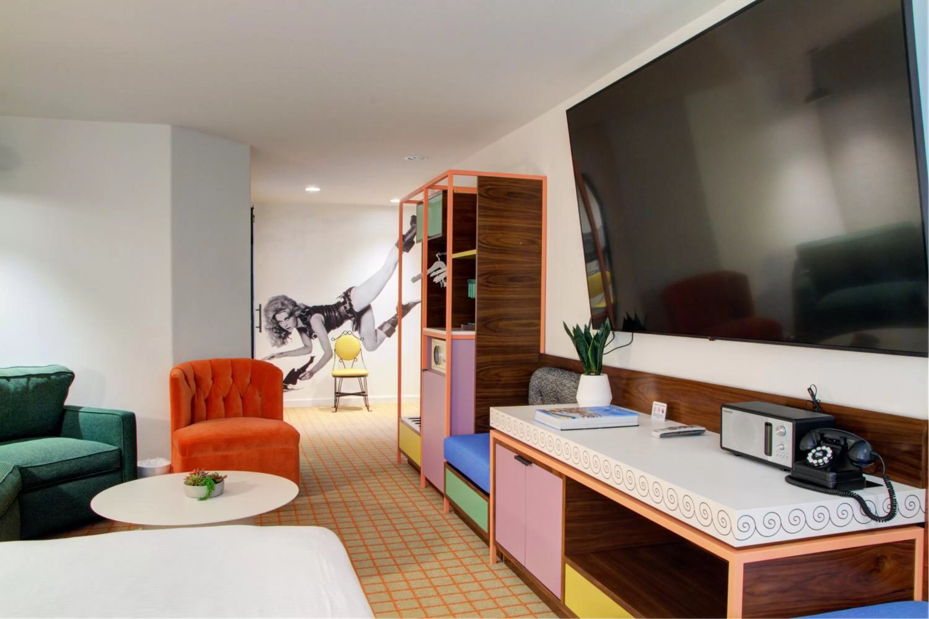 Communal lounge/ TV room in The Hollywood Franklin Hotel near Universal Studios