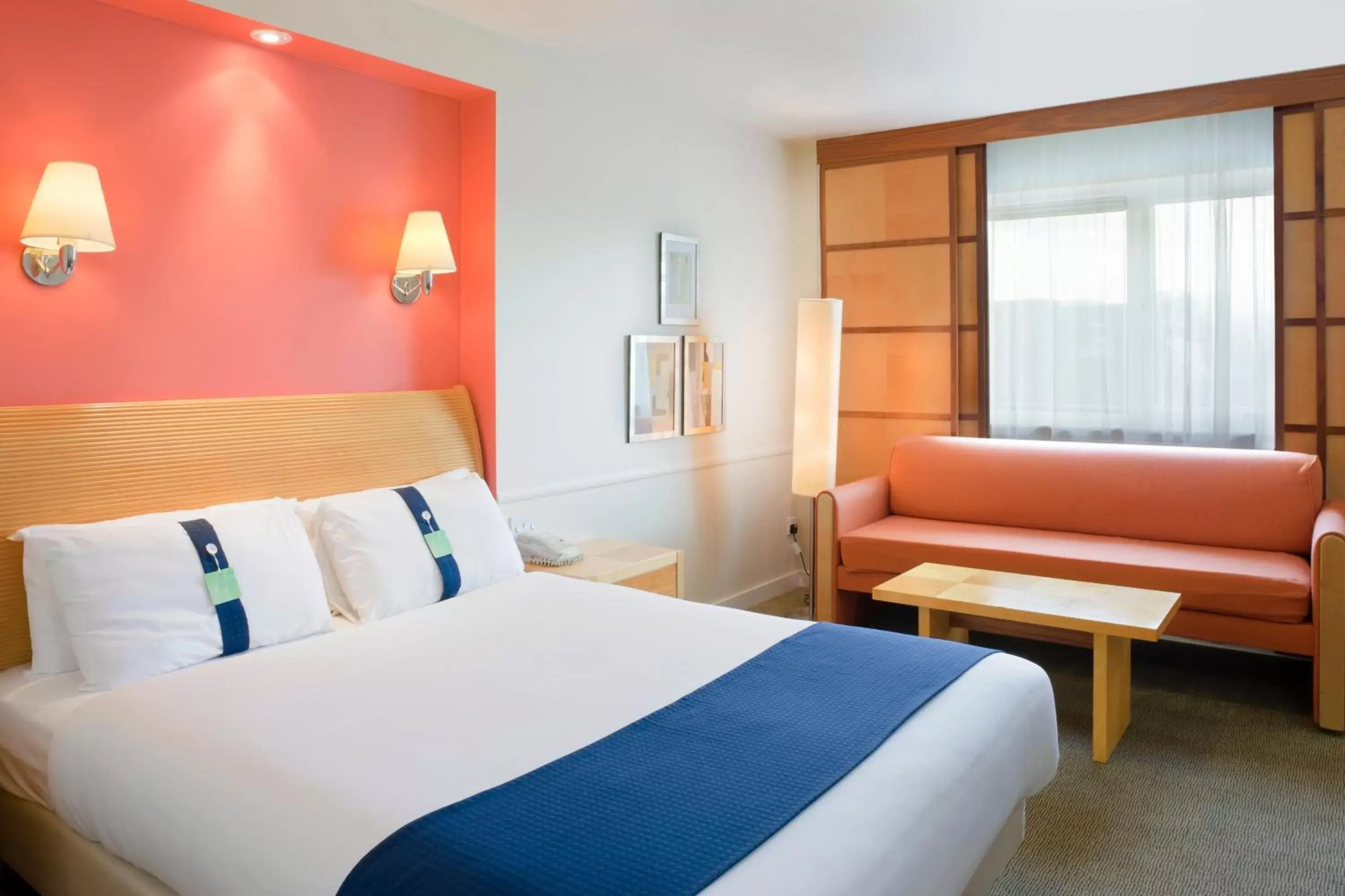 Coffee/tea facilities, Bed in Holiday Inn Maidstone-Sevenoaks, an IHG Hotel