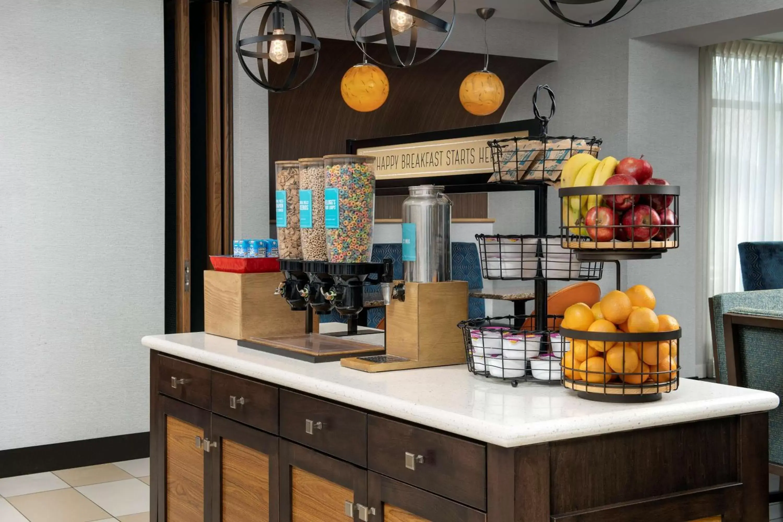 Breakfast, Kitchen/Kitchenette in Hampton Inn Clinton