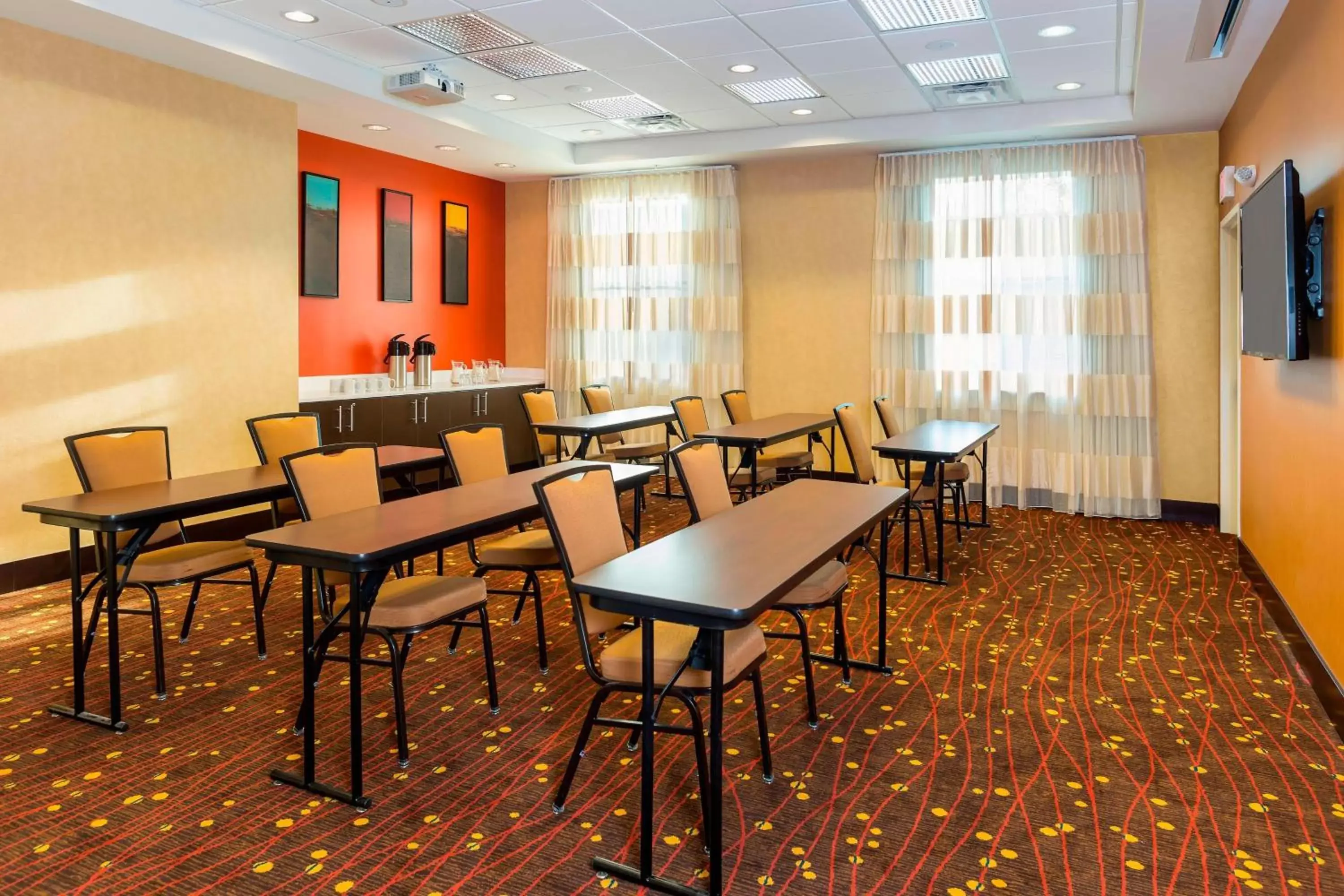 Meeting/conference room, Restaurant/Places to Eat in Residence Inn by Marriott Youngstown Warren/Niles