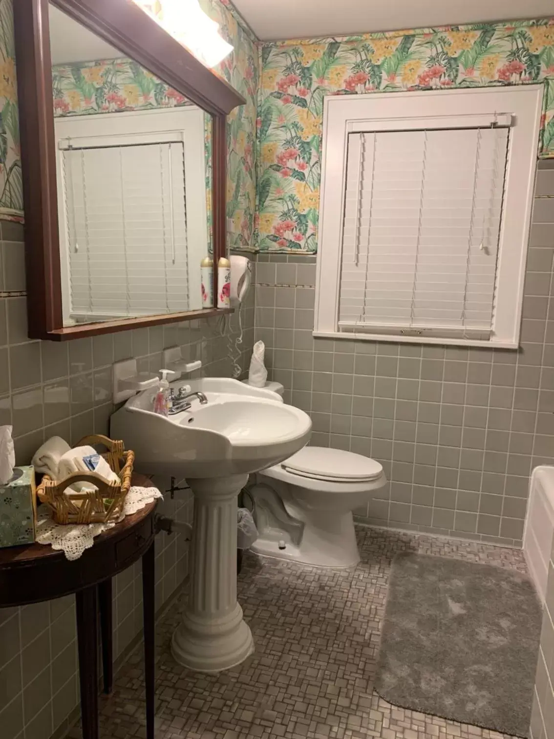 Toilet, Bathroom in Sea Breeze Manor Inn