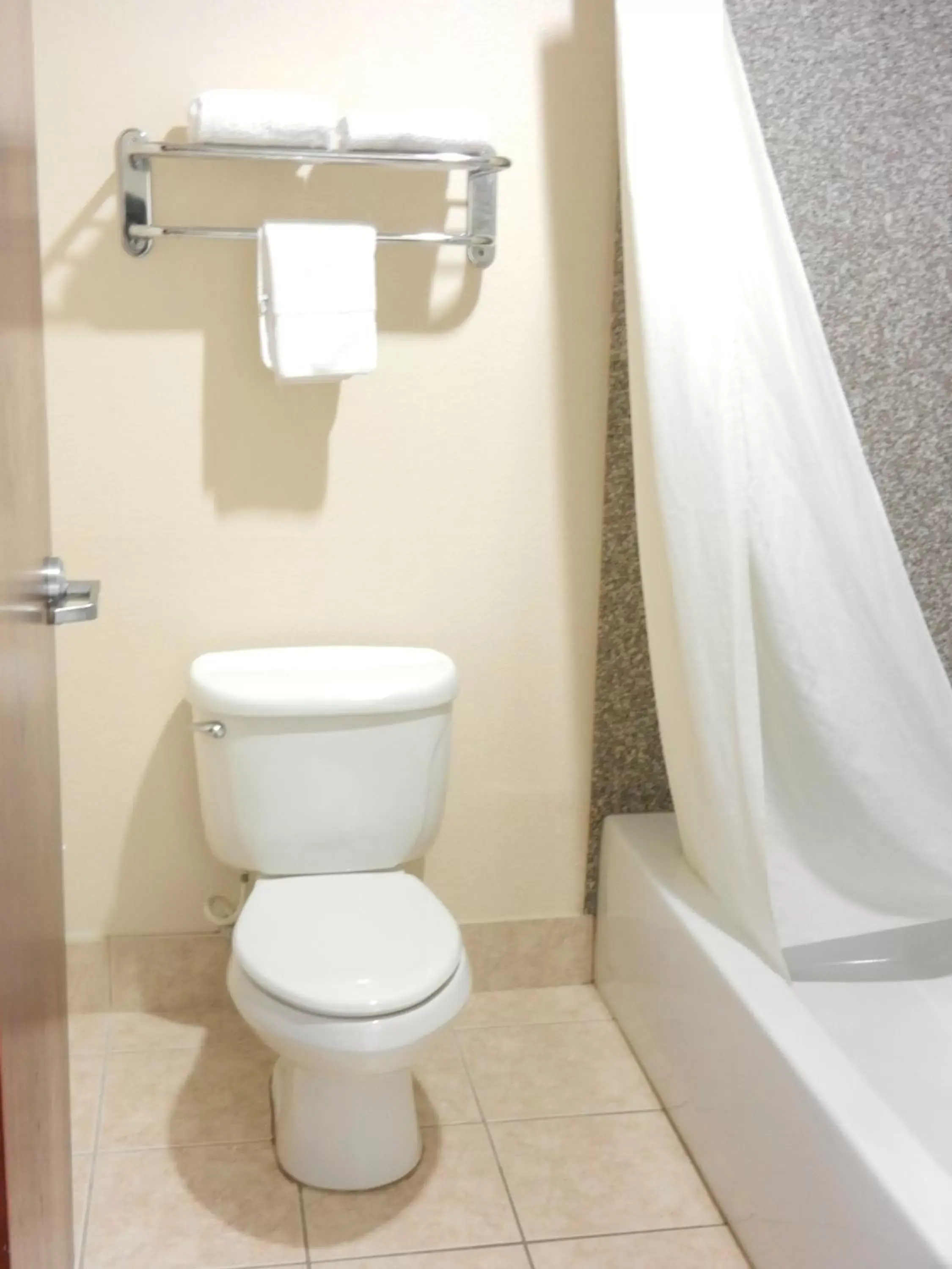 Bathroom in Super 8 by Wyndham Humble - Atascocita - FM 1960 I-69