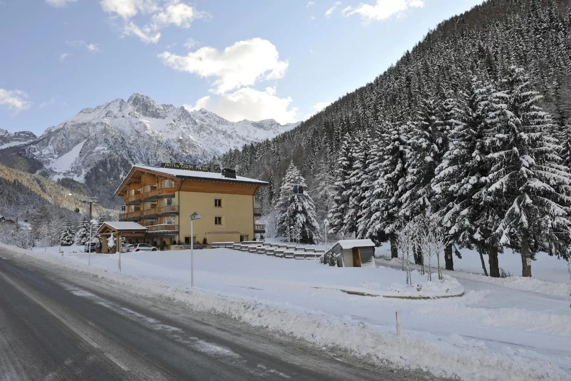 Property building, Winter in Hotel Garni Pegrà