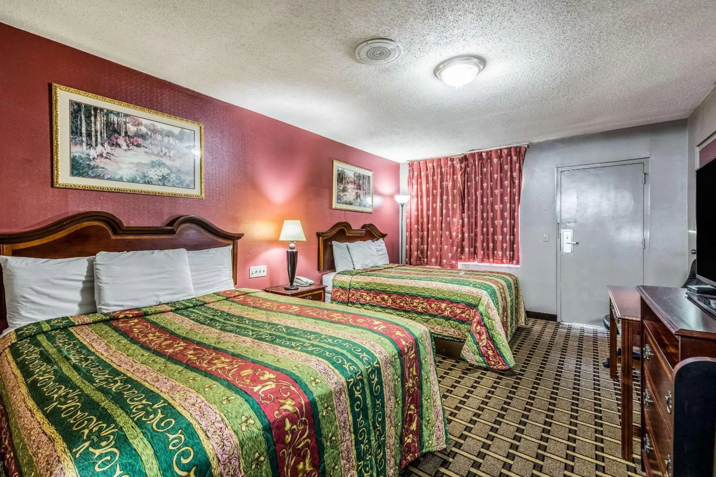 Photo of the whole room, Bed in Rodeway Inn