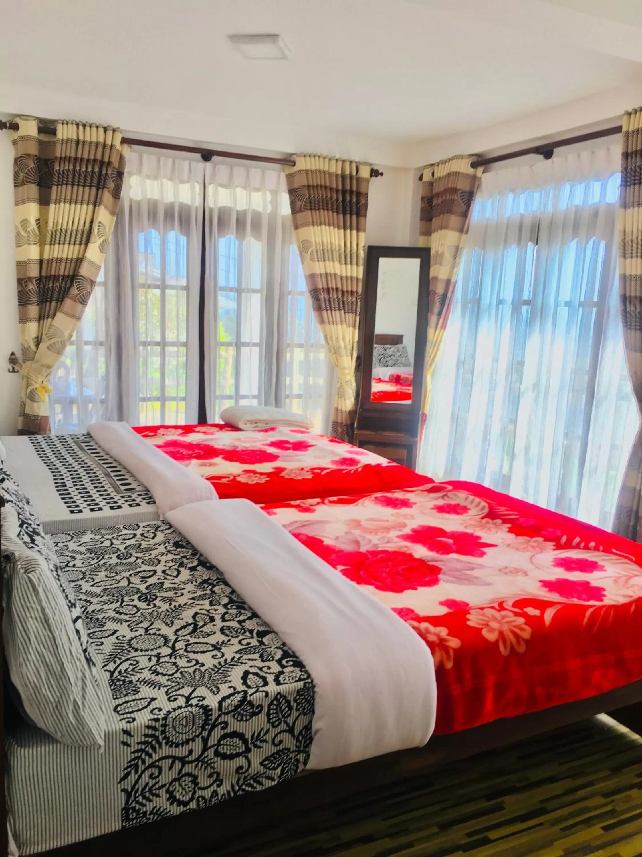 Bedroom, Bed in travellers nest inn