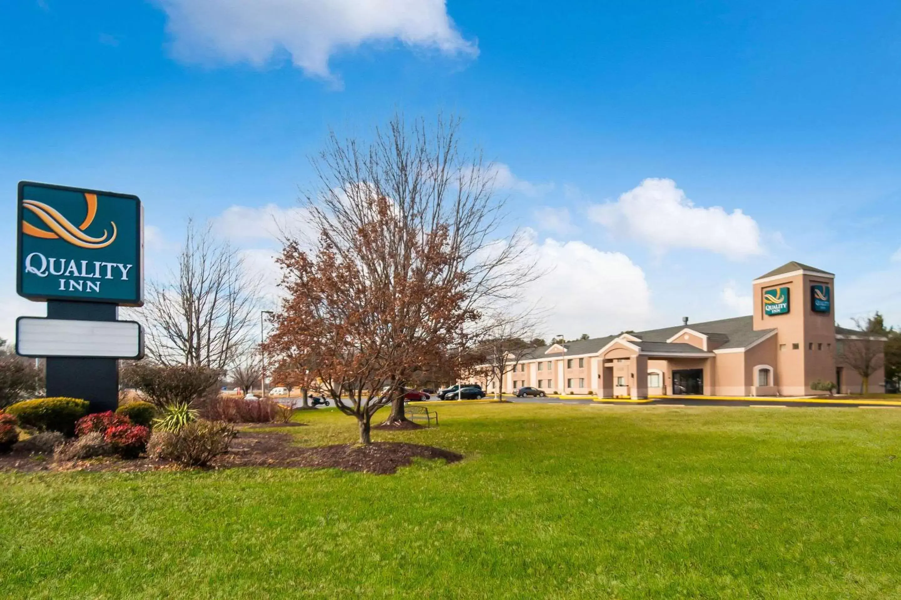 Property building in Quality Inn Grasonville near Kent Island Property building in Quality Inn Grasonville near Kent Island