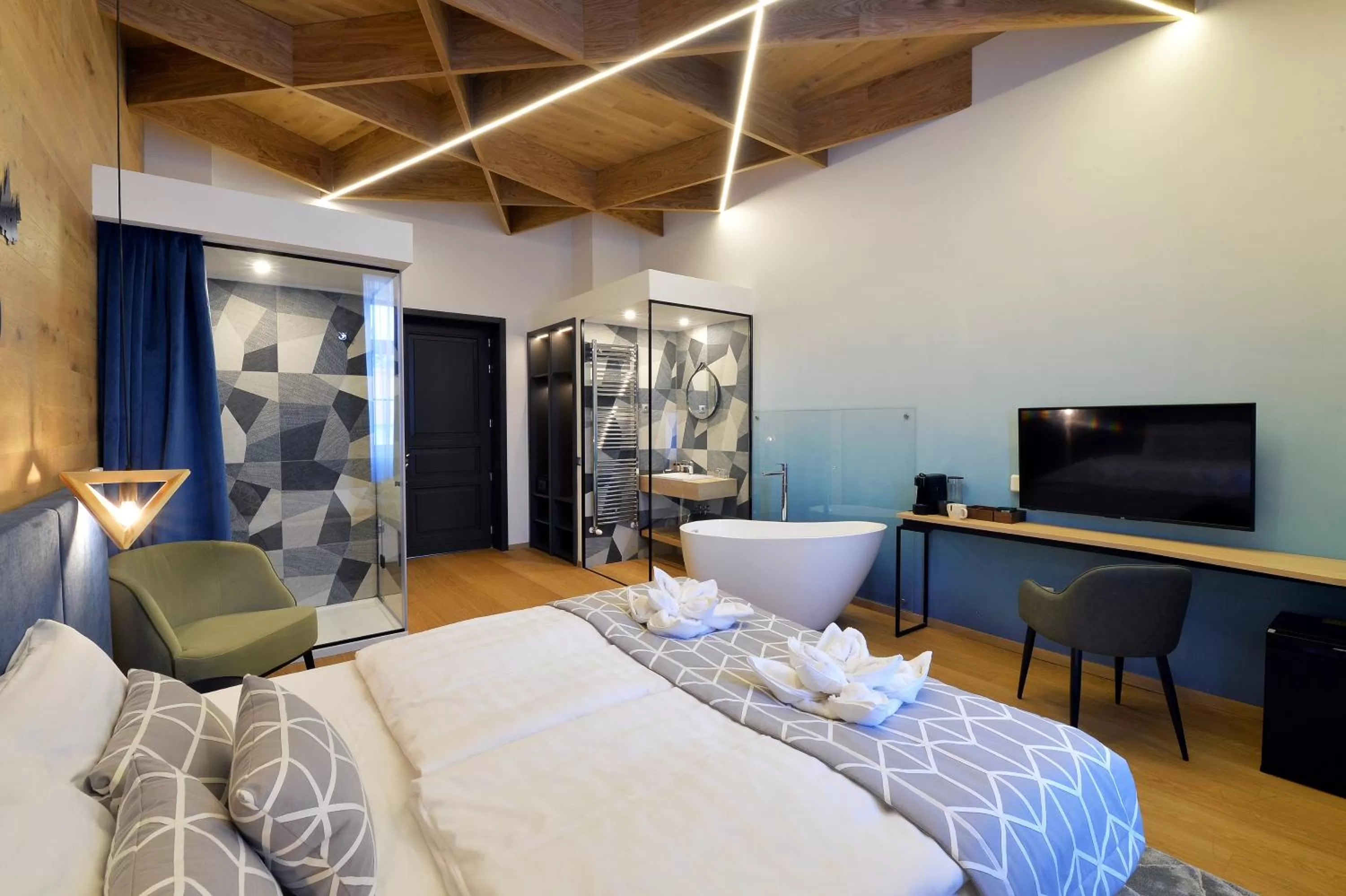 Photo of the whole room, Bed in 1552 Boutique Hotel