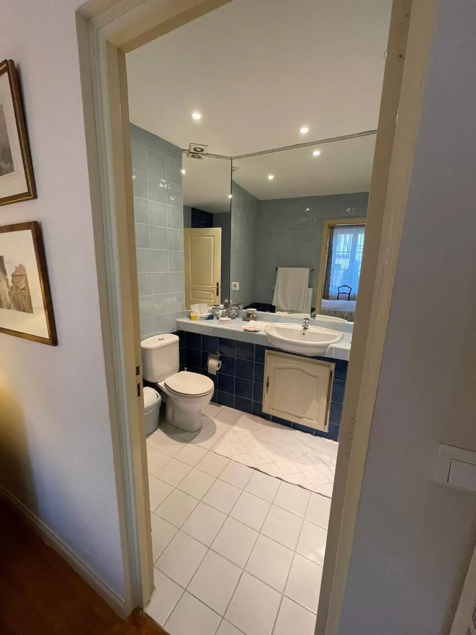 Toilet, Bathroom in Le Logis Plantagenêt