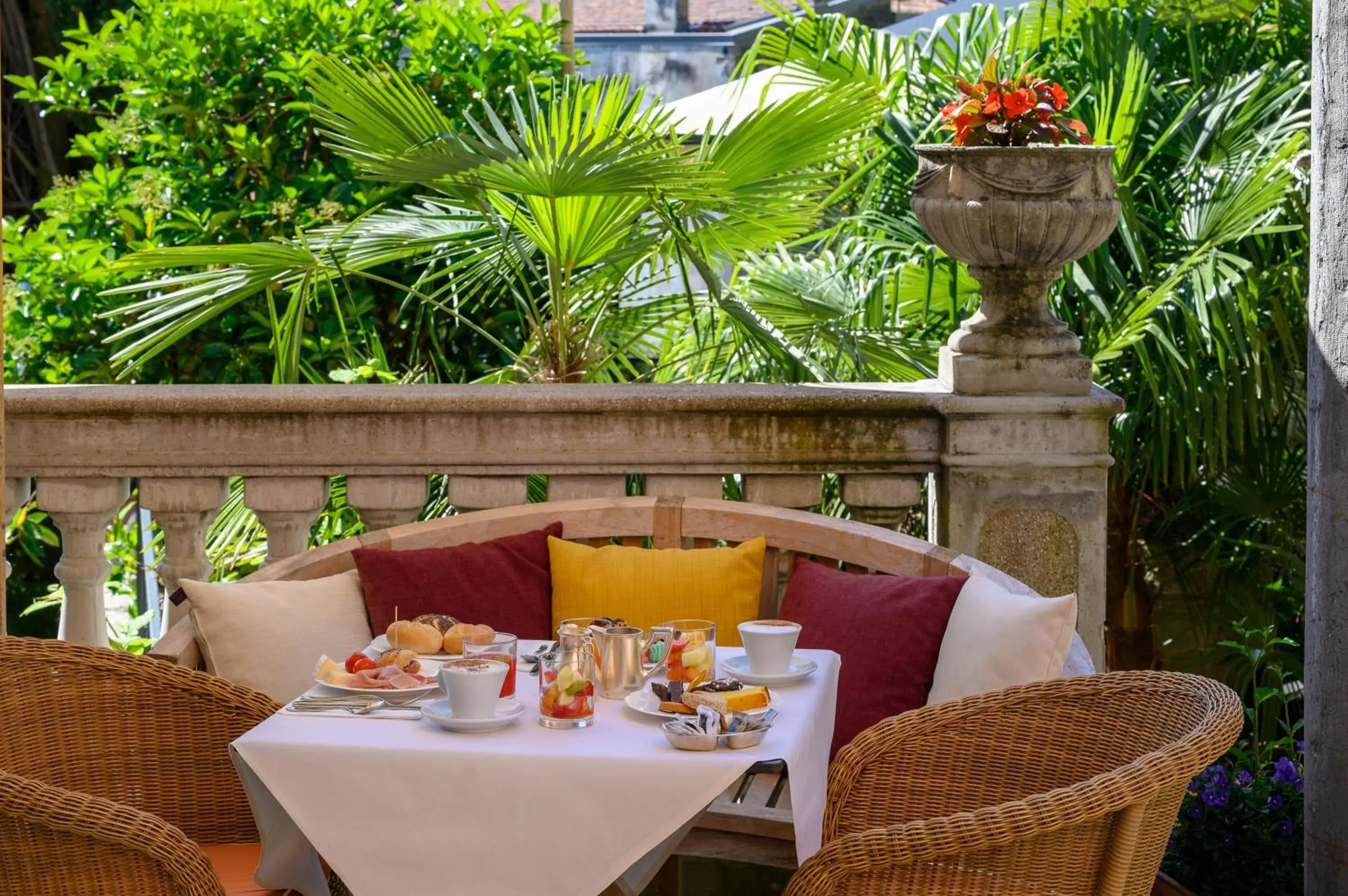 Restaurant/places to eat in Hotel Villa Miravalle