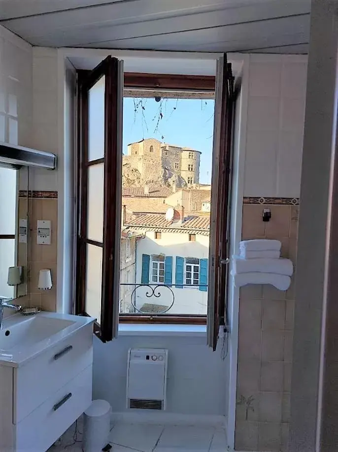 Bathroom in Le Château